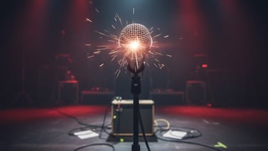 Cantante de rock se electrocuta durante un concierto: vea el dramático momento