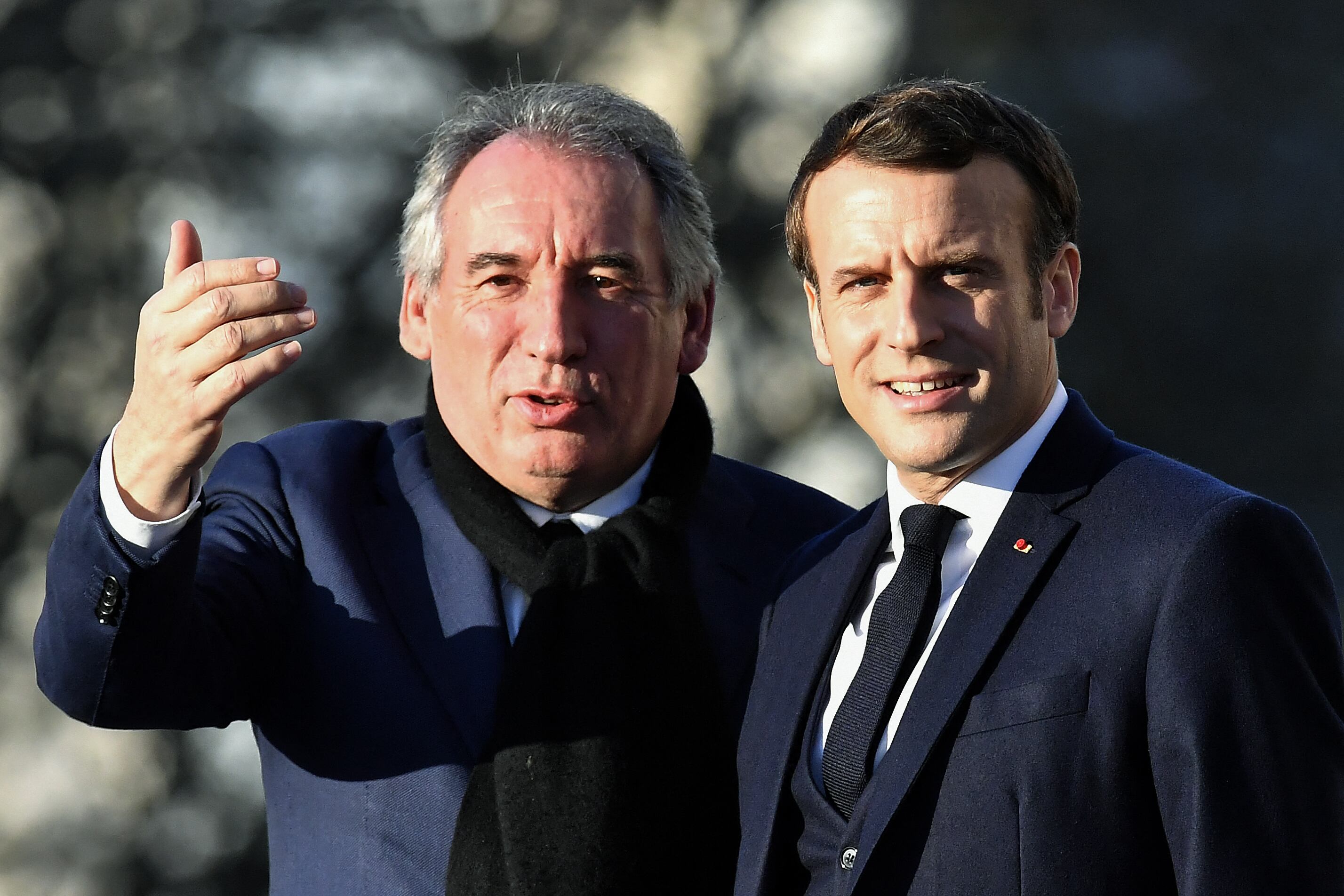Emmanuel Macron y François Bayrou durante un evento oficial en Francia.