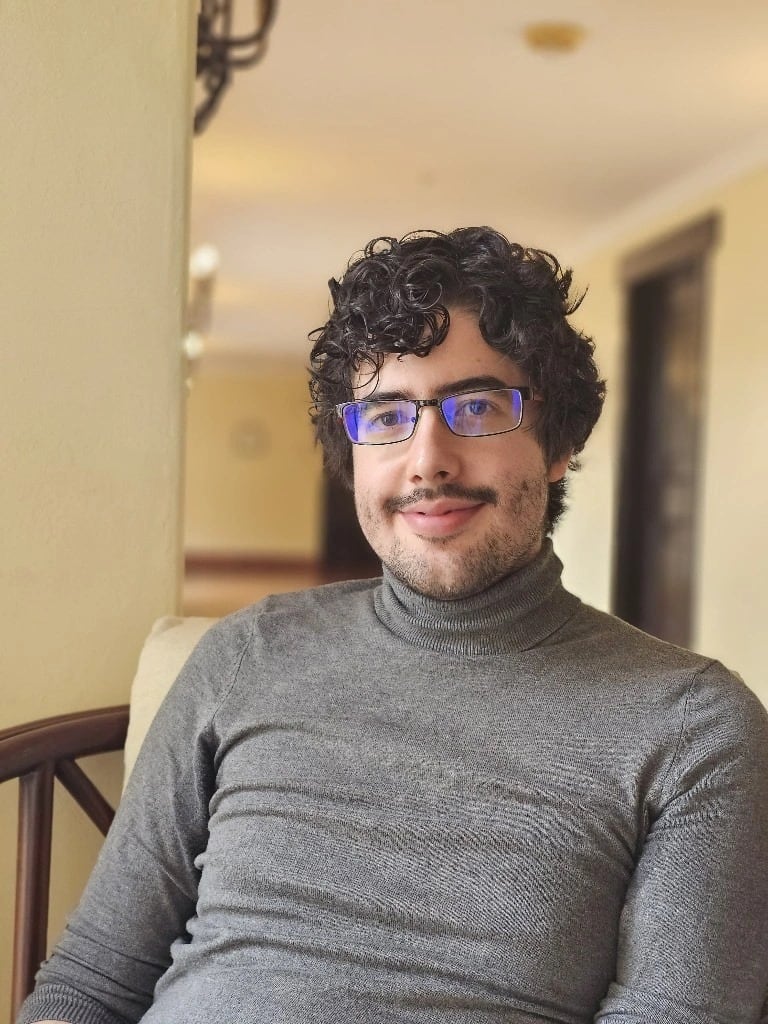 Diego Vega es el autor de la novela de ficción, "La sangre que brotaba", una obra de intriga, detectives y crímenes.