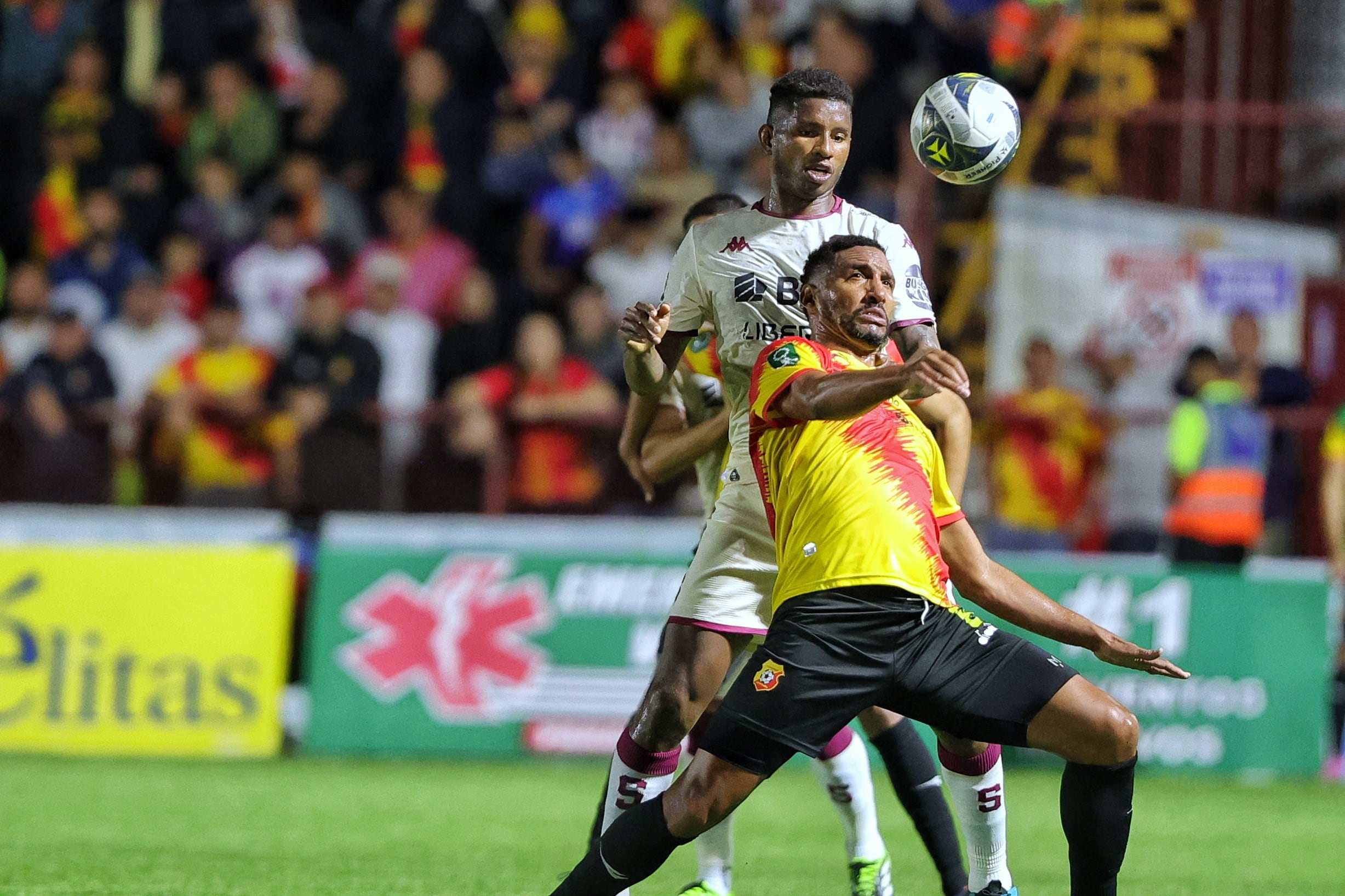 17/09/2025/ Juego entre el Club Sport Herediano vs Saprissa por el torneo apertura 2025 de la Liga Promerica en el estadio Carlos Alvarado / foto John Durán