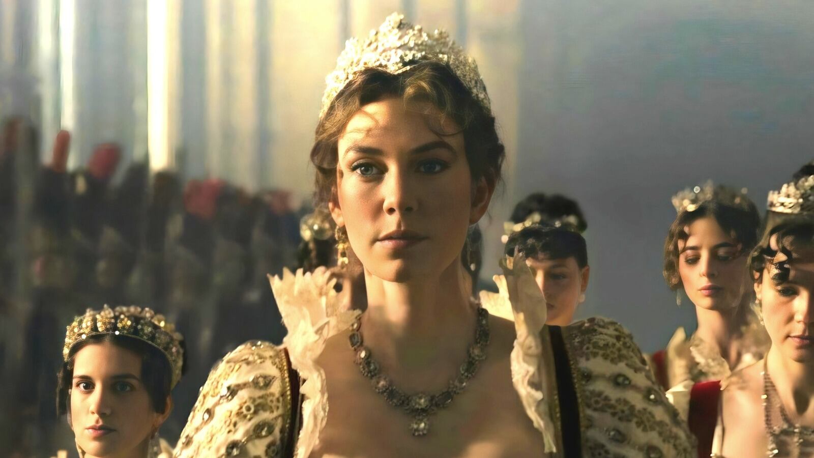 La talentosa Vanessa Kirby sigue creciendo en su carrera en Hollywood. En 'Napoleón' encarna a la compleja emperatriz Seraphine. Foto: Mundocine