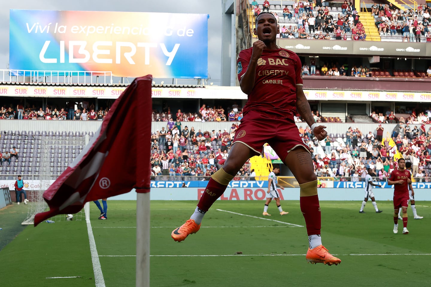 Vea los goles de la remontada de Saprissa en el primer tiempo ante Liberia