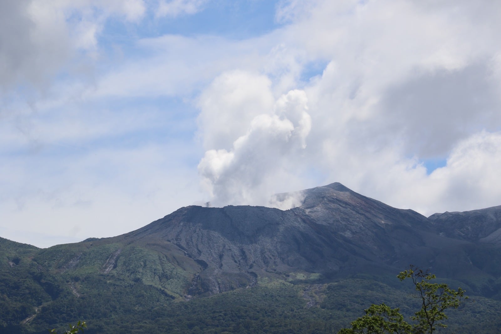 El Ovsicori-UNA registró un incremento en los indicadores de actividad del volcán Rincón de la Vieja.