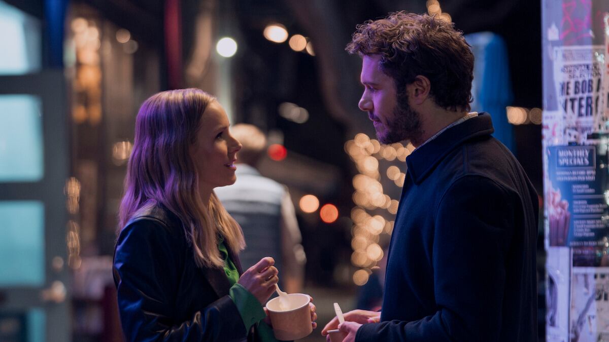 Kristen Bell y Adam Brody interpretan a Joanne y Noah en la serie de Netflix 'Nadie quiere esto'.