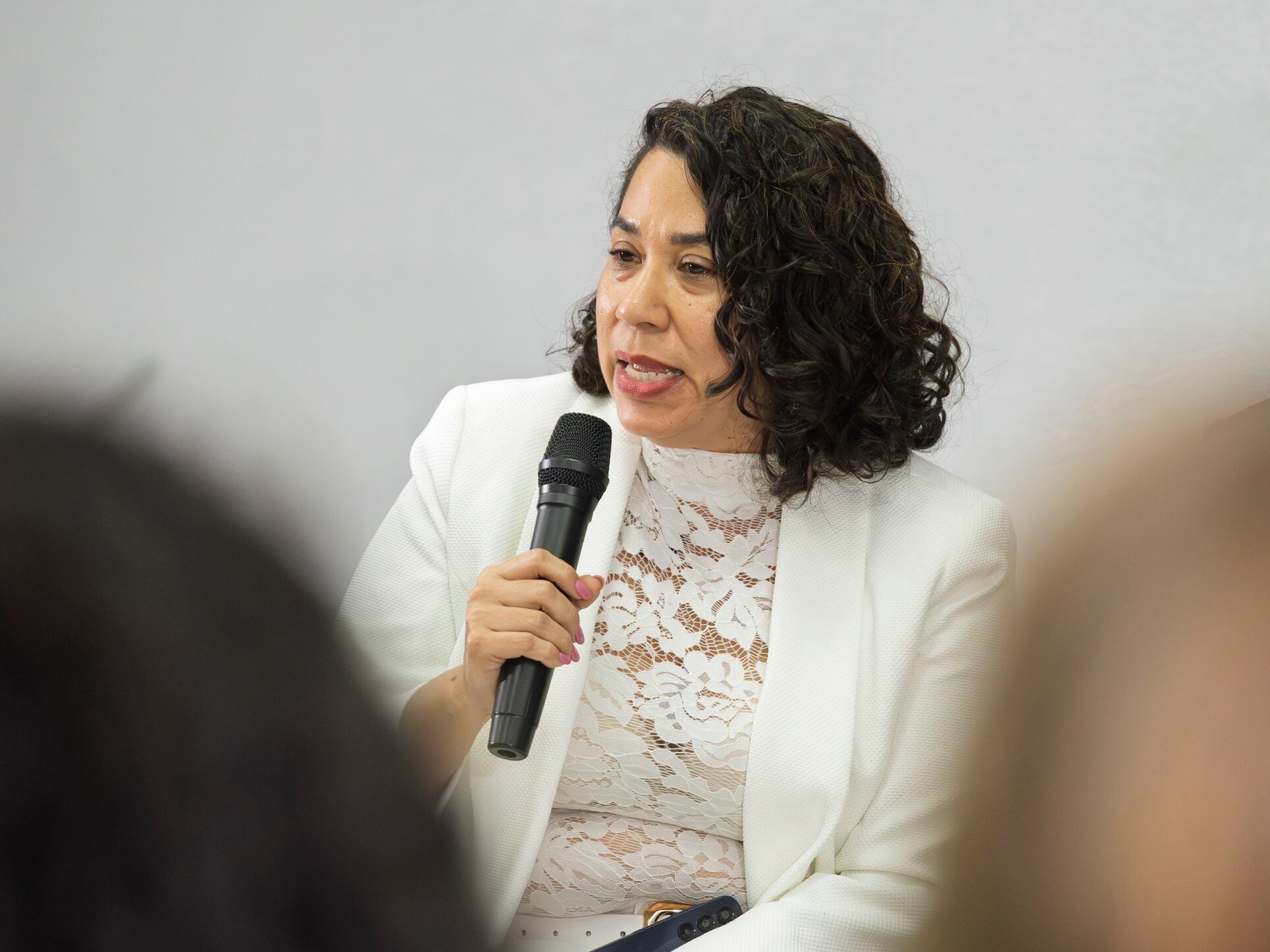 19/06/2026, San José, UCR, Facultad de Ciencias Sociales, charla y entrevista con Almudena Bernabeu, abogada internacional del caso de Roberto Sancam, en la charla también estaba la esposa de Roberto Sancam, Claudia Vargas.