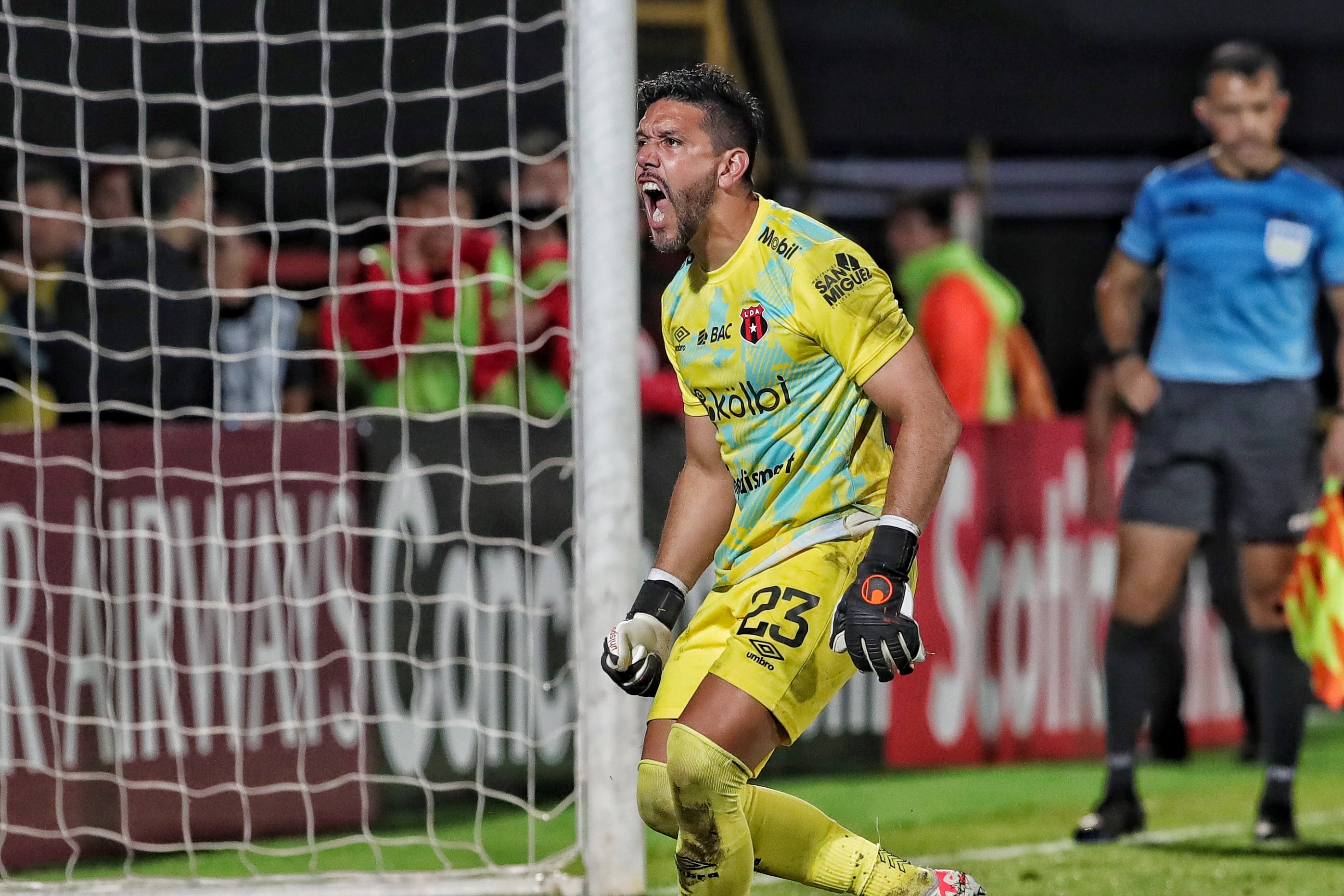 01/11/2023/ Juego entre Liga Deportiva Alajuelense vs Club Sport Herediano por el partido de vuelta de la la copa centroamericana de CONCACAF en el estadio Alejandro Morera Soto / Foto John Durán