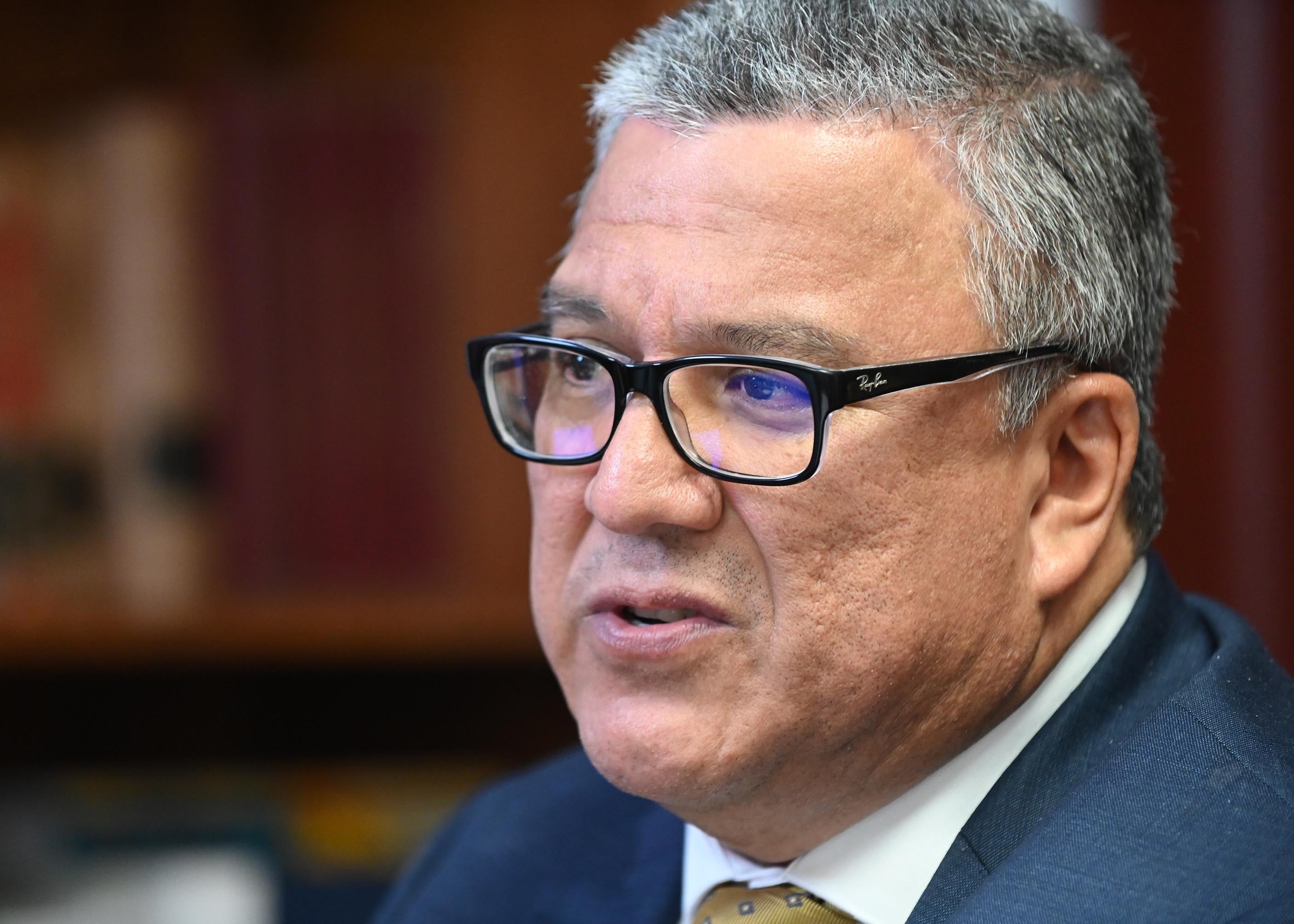 09 de junio del 2025. Rectoría de la UCR. 17:00 hrs. Entrevista con el rector de la Universidad de Costa Rica, Carlos Araya Leandro en su despacho. El catedrático fue consultado acerca de la aprobación del nuevo esquema de salarios para puestos de confianza dentro de la institución. En la foto: La entrevista se realizó en la oficina del rector. Foto: Albert Marín .