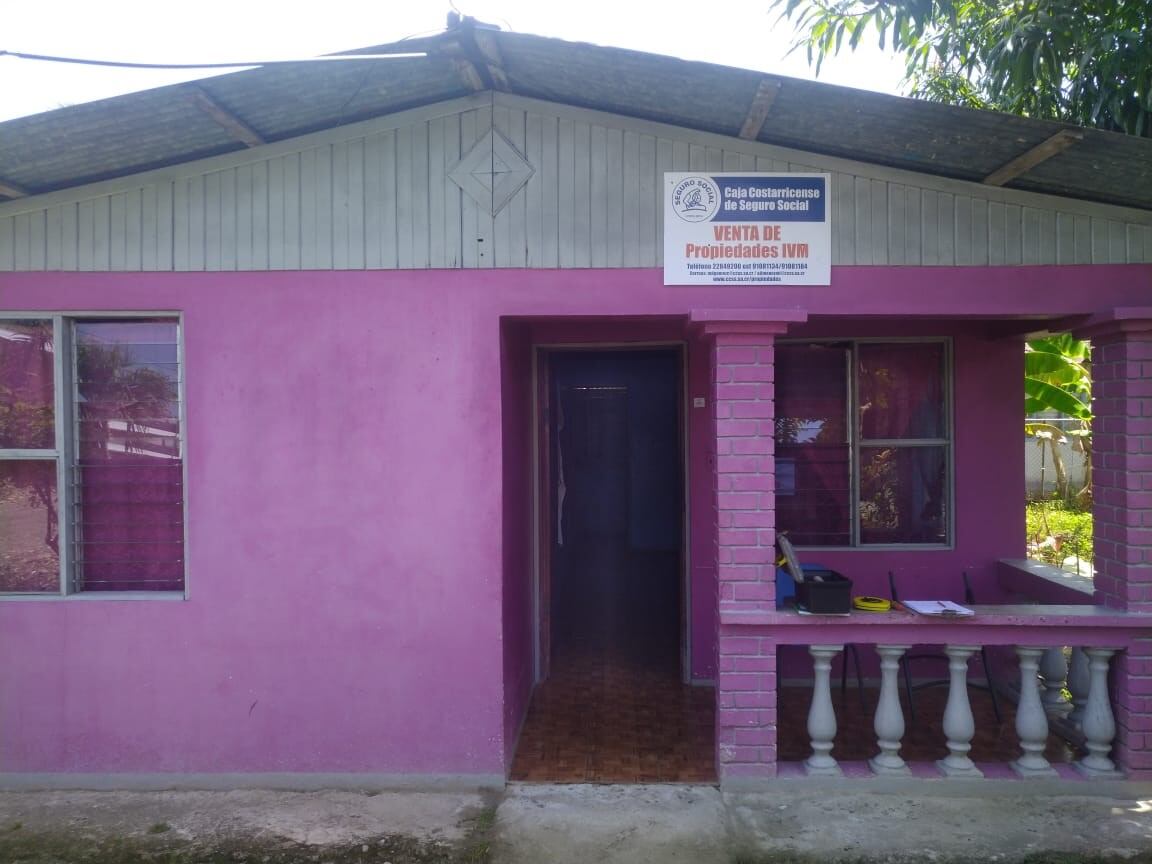 Casa en Limón, Matina: Casa de 54 m² con sala-comedor, cocina, 2 dormitorios y baño. Cerca de la delegación de Policía. Precio: ¢12.253.870.