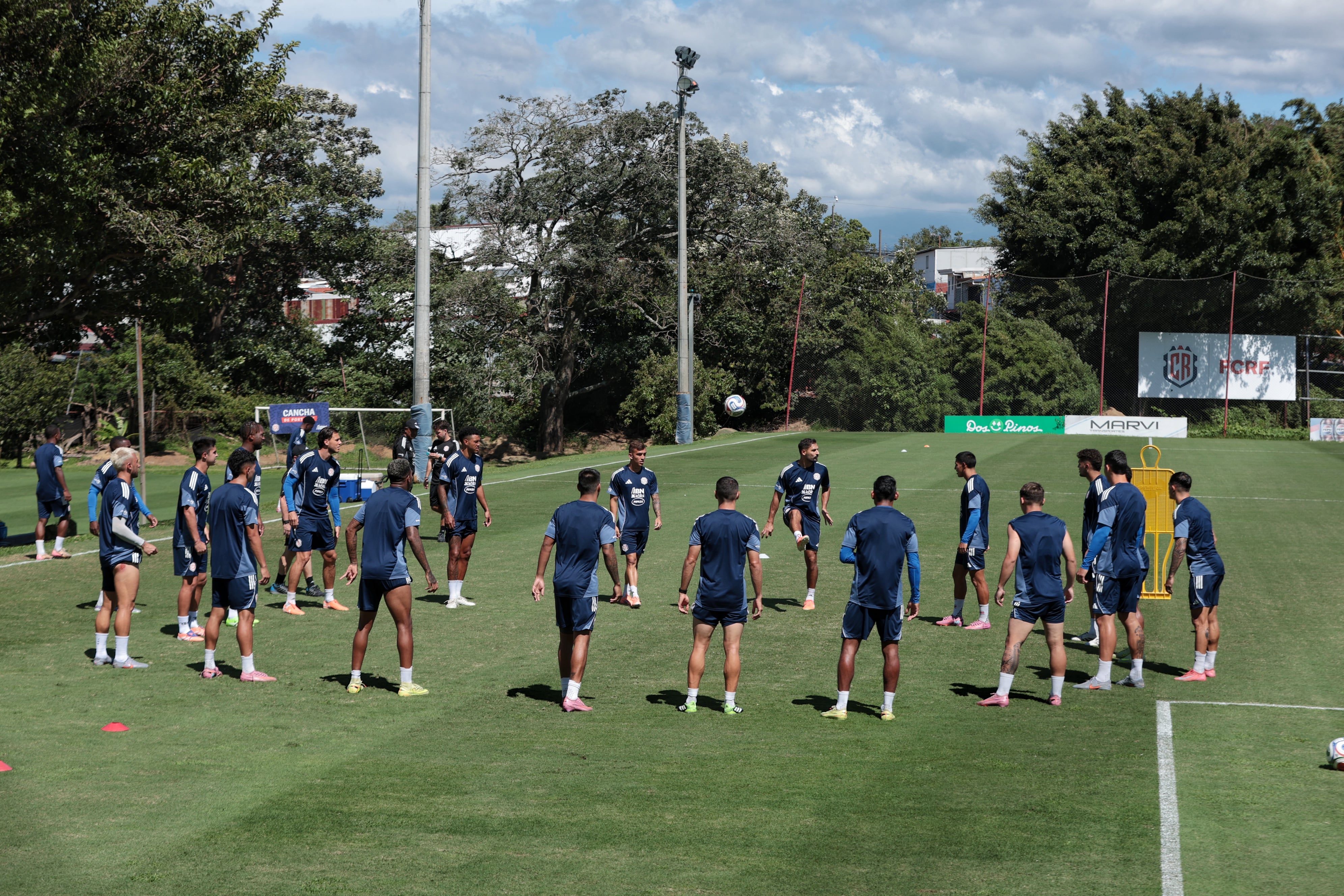 17/11/2025/ Fotos del entrenamiento de la selección nacional de Costa Rica previo a partido ante su similar de Honduras en Proyecto Gol por las eliminatorias al mundial FIFA 2026 / Foto John Durán