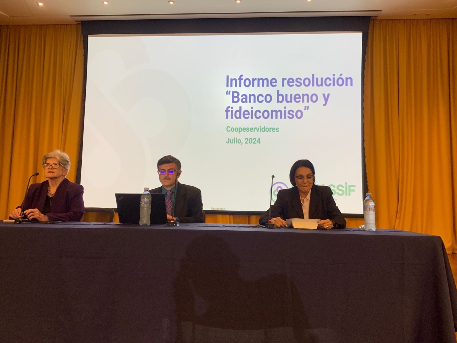 Rocío Aguilar, jerarca de Sugef; Marco Hernández, encargado de la resolución de Coopeservidores; y Laura Suárez, presidenta del Conassif.