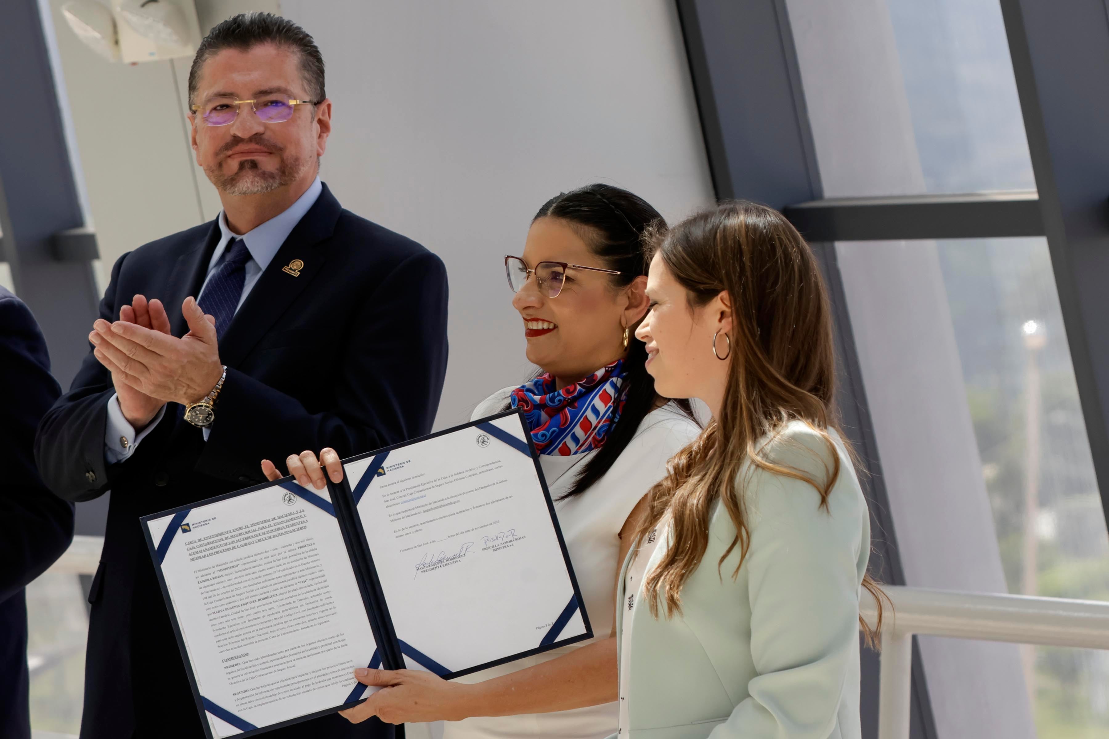 07/11/2023. Estadio Nacional, Parque Metropolitano La Sabana. Hora: 10:00 a.m. Autoridades de Salud presentaron este martes la "Ruta de la Salud", plan que tiene como objetivo primordial atender el problema de las listas de espera en la Caja Costarricense de Seguro Soicial (CCSS). En la foto, el presidente Rodrigo Chaves. Fotos: Mayela López