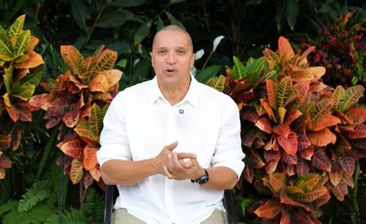 Erick Lonis, del Comité Deportivo del Saprissa, en su canal de YouTube donde analiza otros temas extrafutbolísticos.