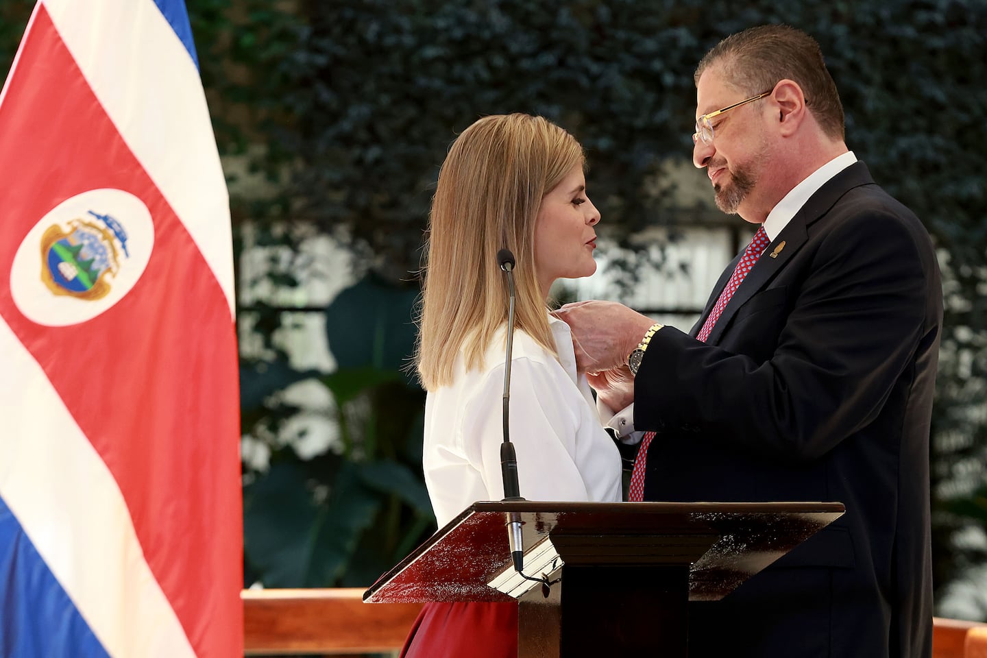 Gobierno toma esta decisión sobre el traspaso de poderes de Laura Fernández