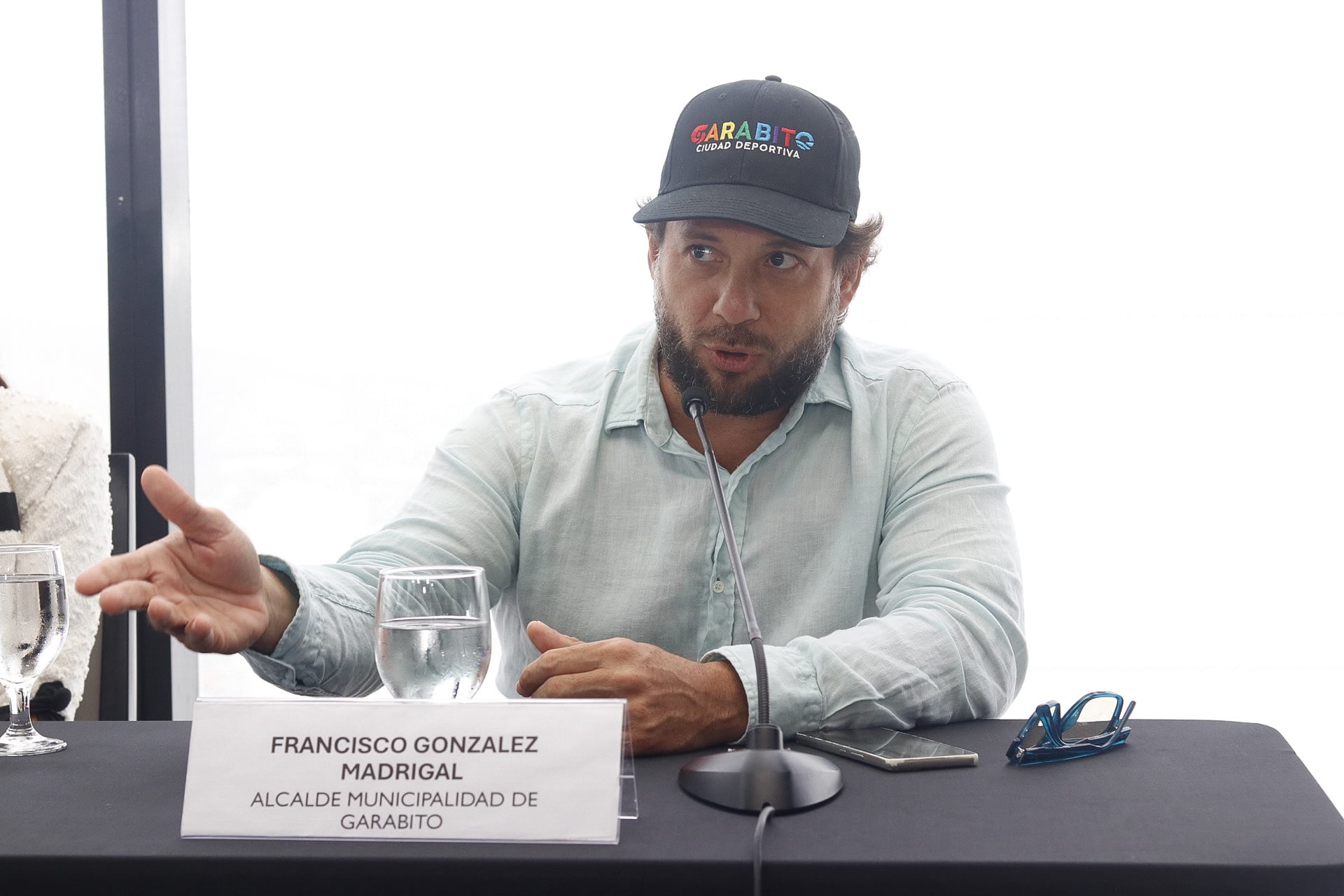26/11/2024. Conferencia de prensa con el evento internacional de deportes de aventura en Jacó. Hilton, Sabana. Fotografía: Lilly Arce. En la fotografía: Francisco Gonzalez Madrigal. Alcalde Municipal de Garabito. Rosa Esperanza Gallego. Dirección General. Cristian Gonzalez. Atleta Cantón de Garabito.