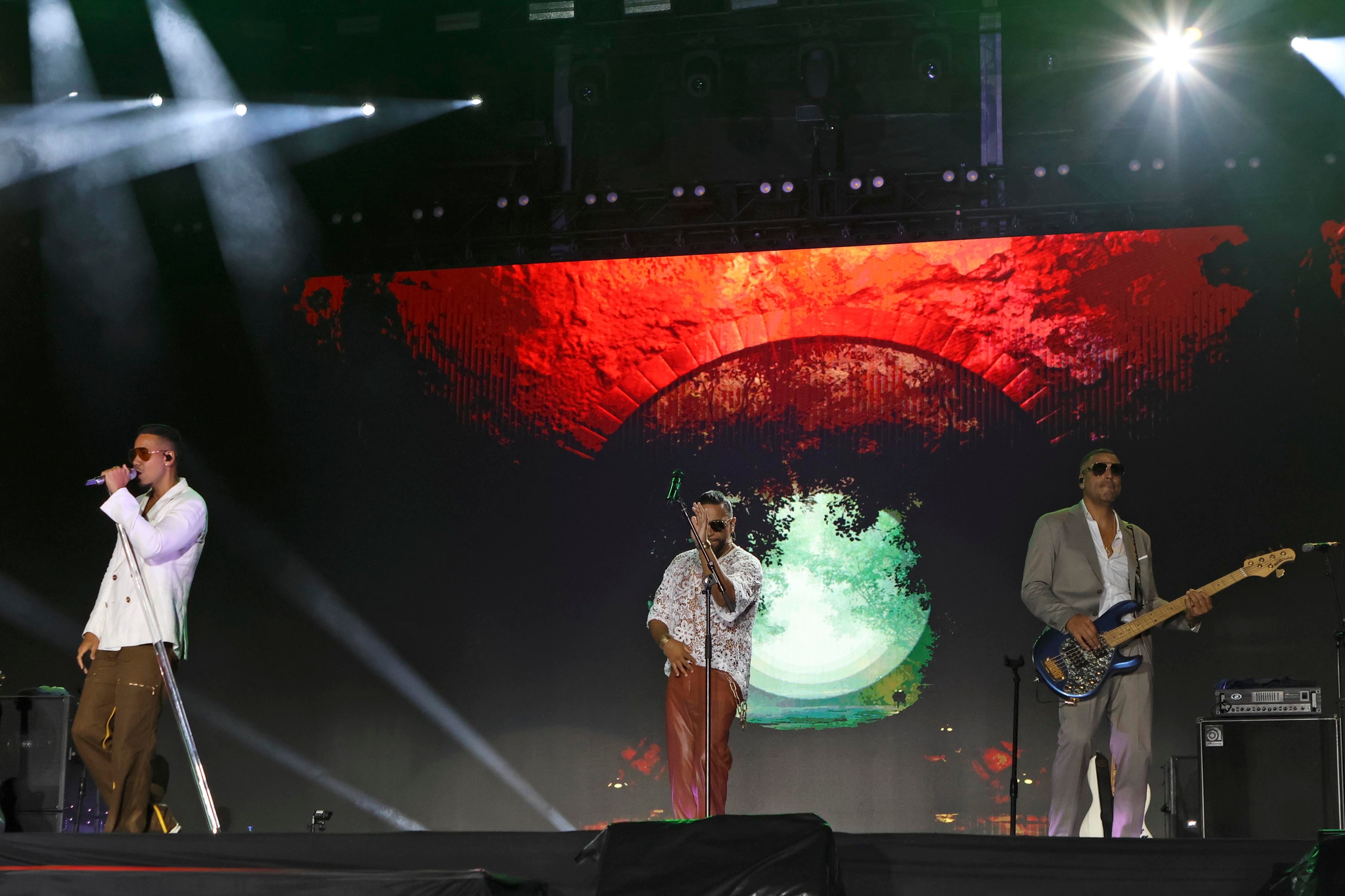 Aventura y Romeo Santos