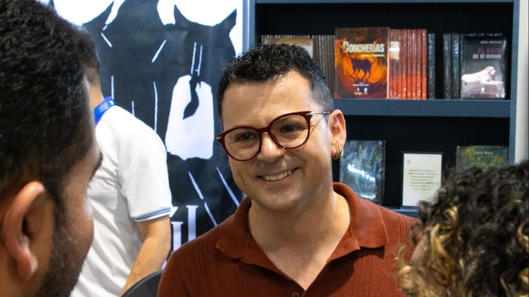 Ronald Campos gana el Premio Eunice Odio 2026 con poemario sobre los gatos