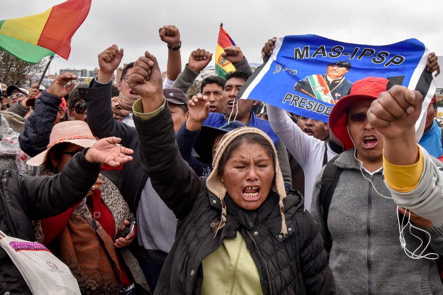 TOPSHOT - Supporters of the Movimiento Al Socialismo (MAS) party gather outside El Alto International Airport in El Alto, Bolivia, on November 5, 2019, to prevent opposition leader Luis Fernando Camacho from exiting, as he planned to deliver a resignation letter to Bolivia's President Evo Morales for him to sign. - Deadly unrest has gripped the South American country since Morales was named winner of the October 20 election for a fourth term. (Photo by AIZAR RALDES / AFP)