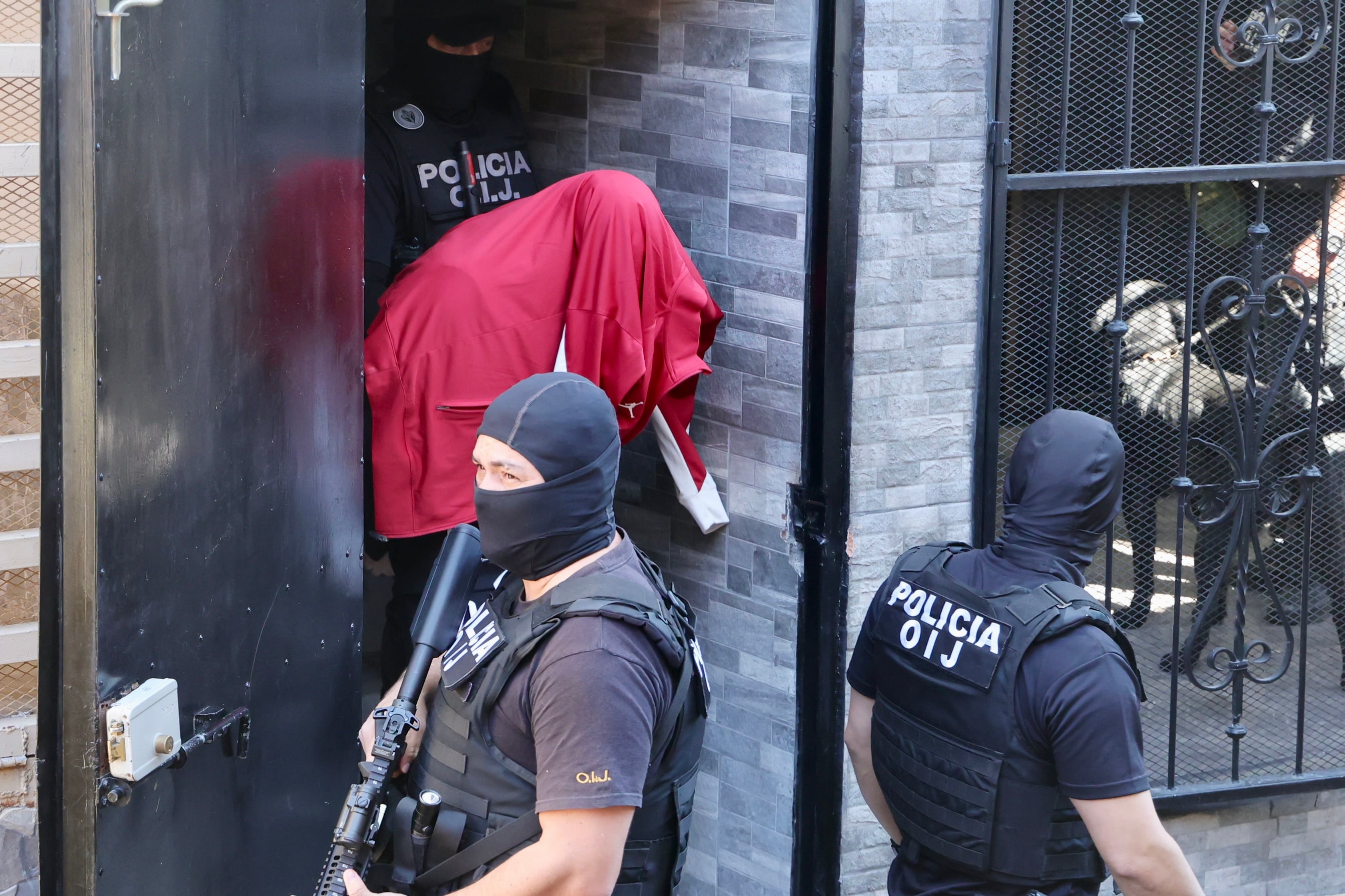 Allanamiento en León Trece