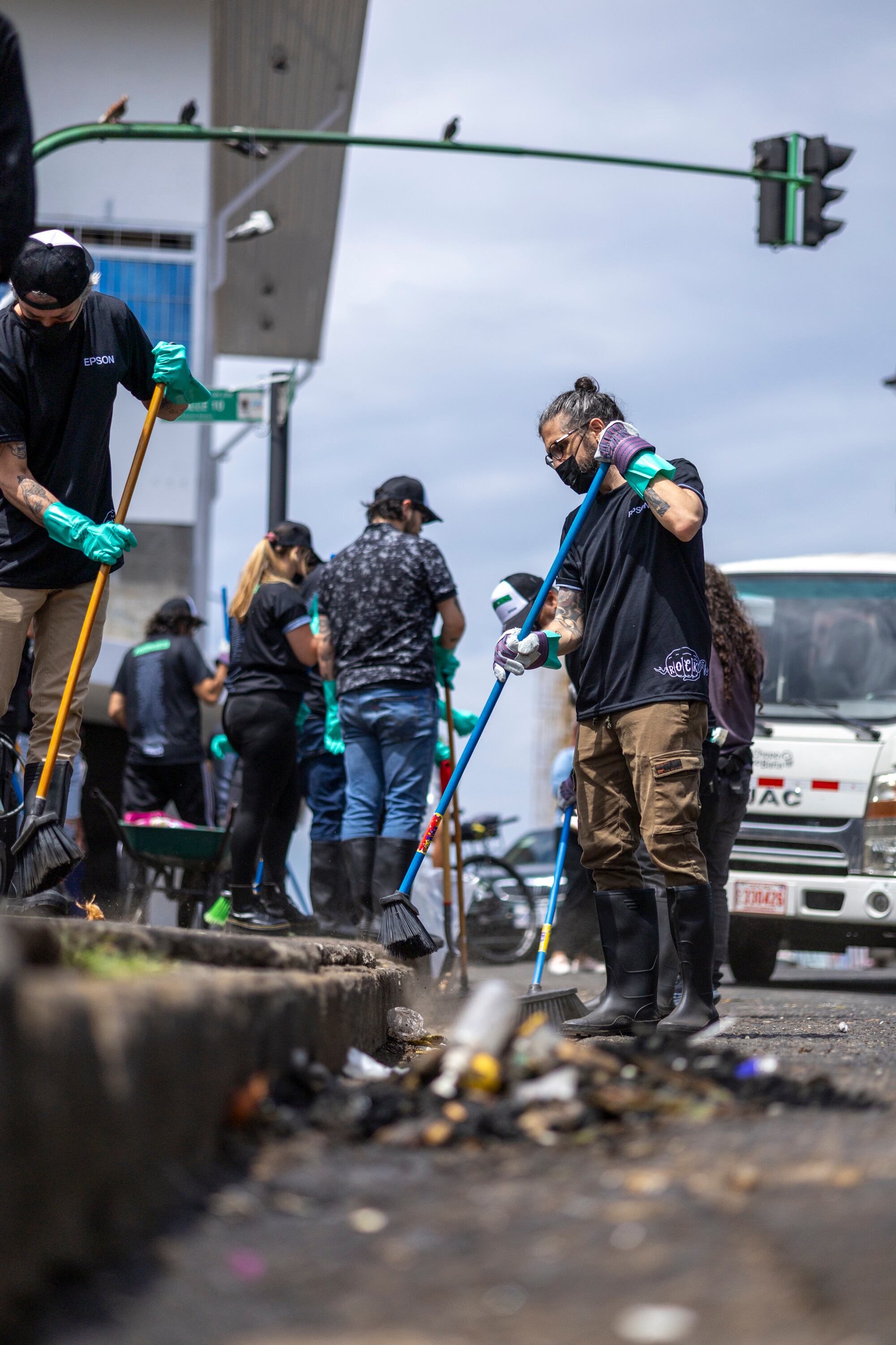 Varios músicos costarricenses lavaron las calles de San José.