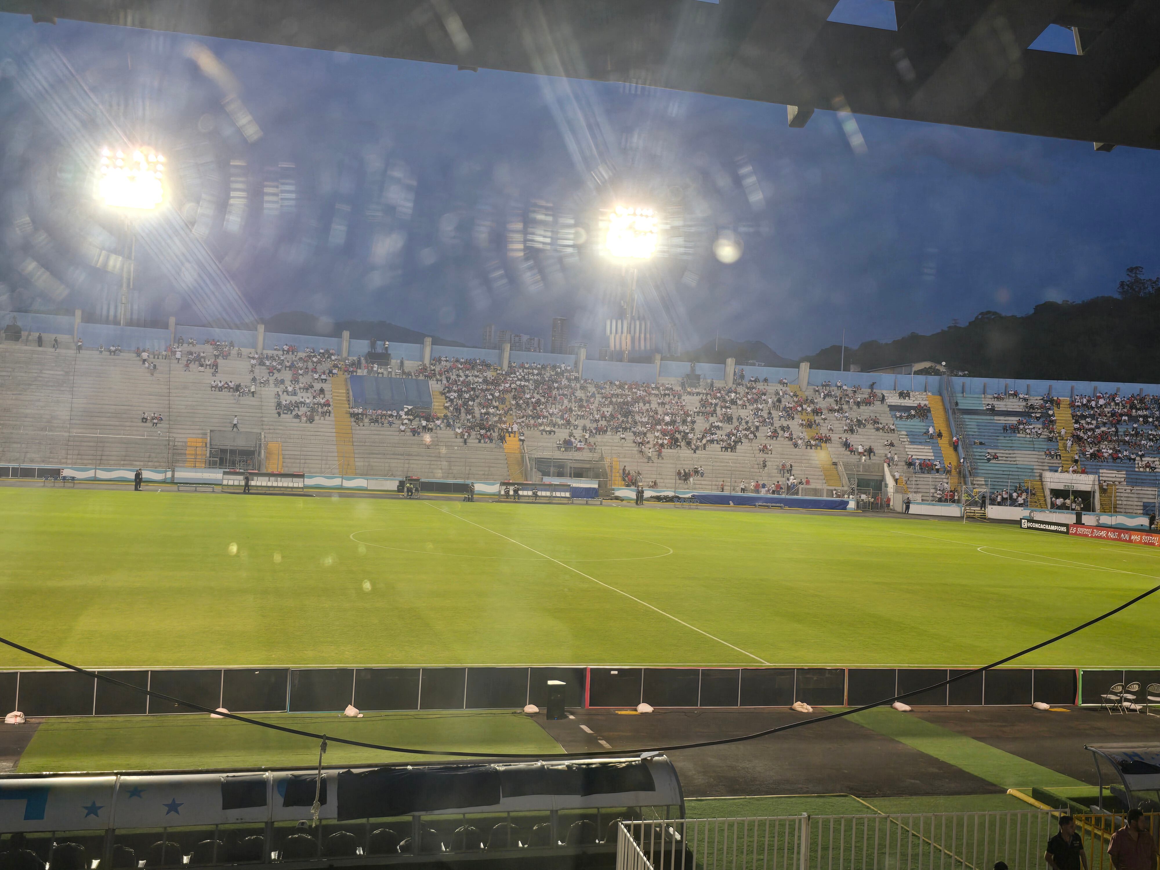 Así lucía el Estadio 'Chelato' Uclés tres horas y media antes del partido entre Olimpia y Cartaginés, en la Copa Centroamericana de Concacaf.