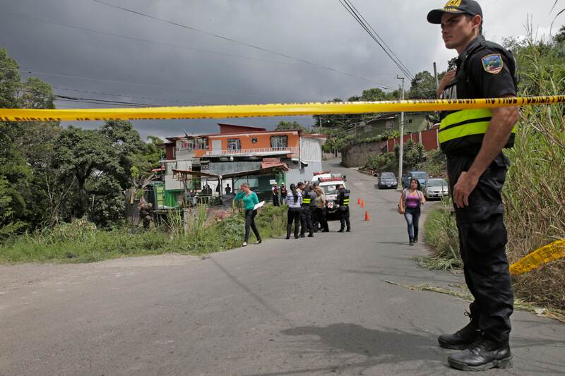 El lunes en Patarrá fueron asesinados Edwin Daniel Mena Angulo (34 años) y Jonathan Gerardo Céspedes Umaña (29). En la misma zona se reportan dos víctimas más, pero no han sido identificadas. | ALBERT MARÍN