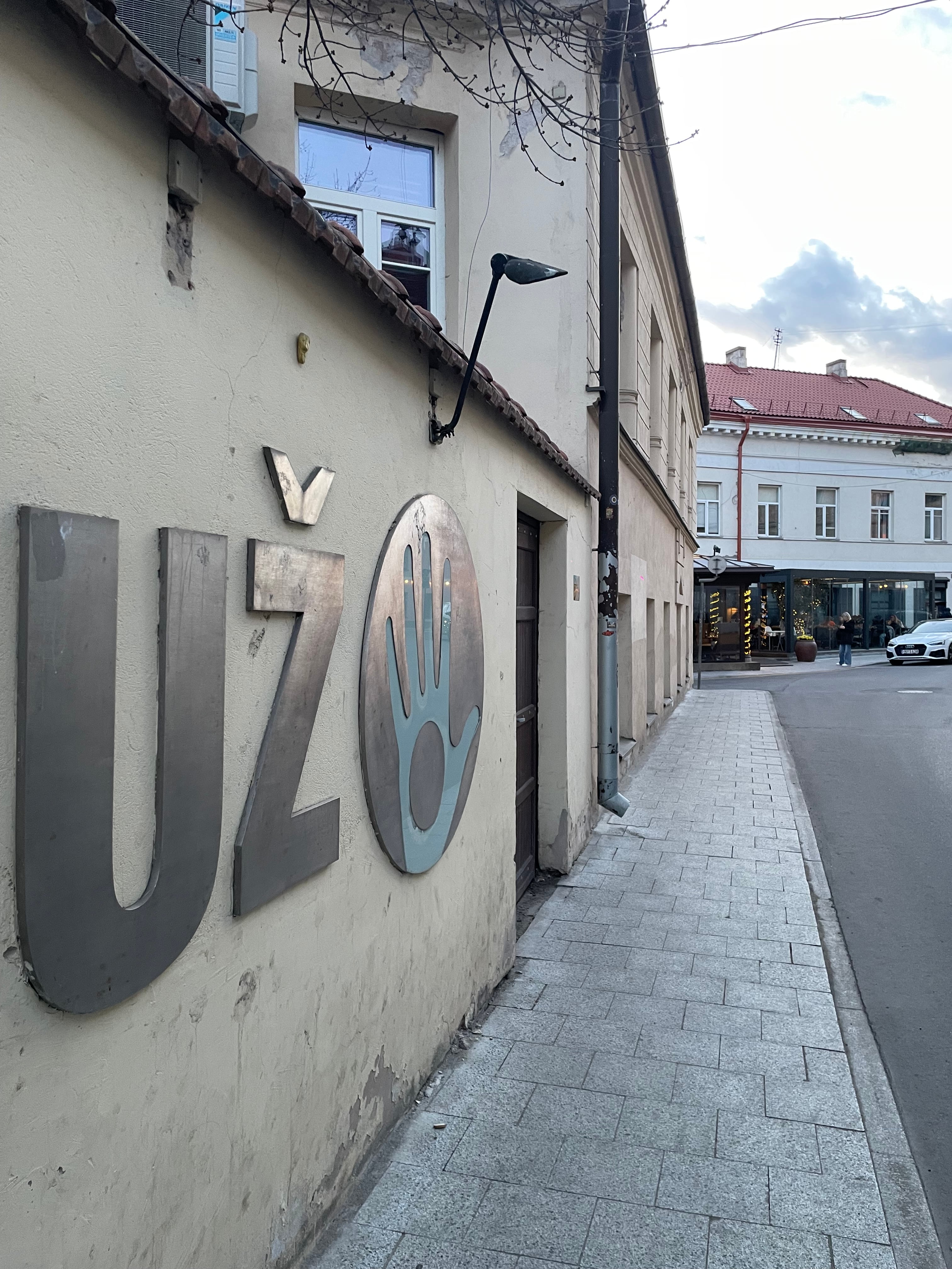 El curioso barrio bohemio Uzupis, en Vilna (Lituania), posee una "constitución" propia dedicada a la libertad y a recibir a todo el mundo.