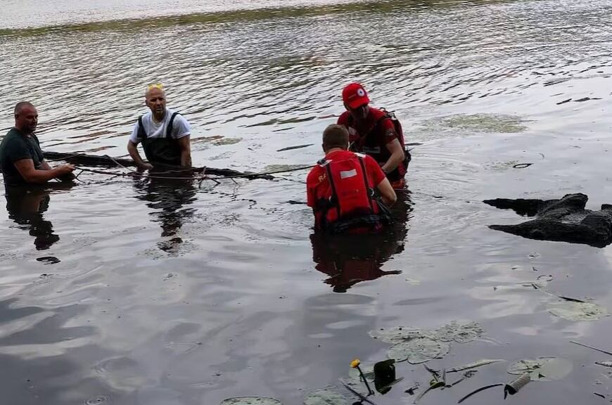 Encuentran en Polonia una canoa de más de 200 años en el río Narew. El hallazgo proporciona valiosa información sobre la historia y cultura local.