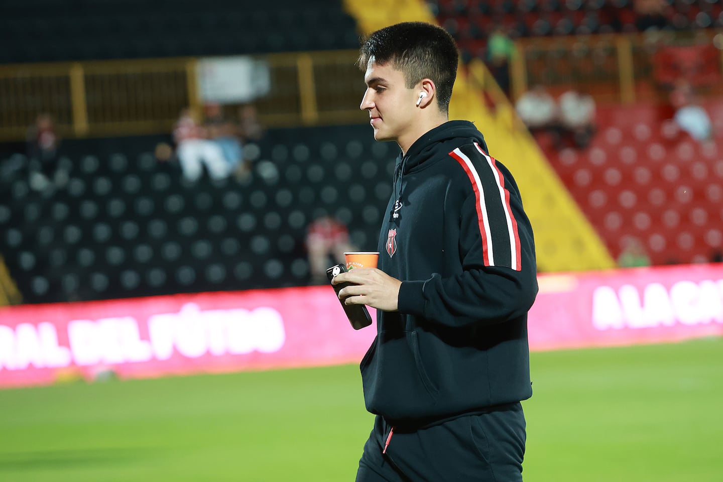 Santiago van der Putten y su sentido mensaje: ‘Volveré más fuerte, nos vemos en 10 meses’