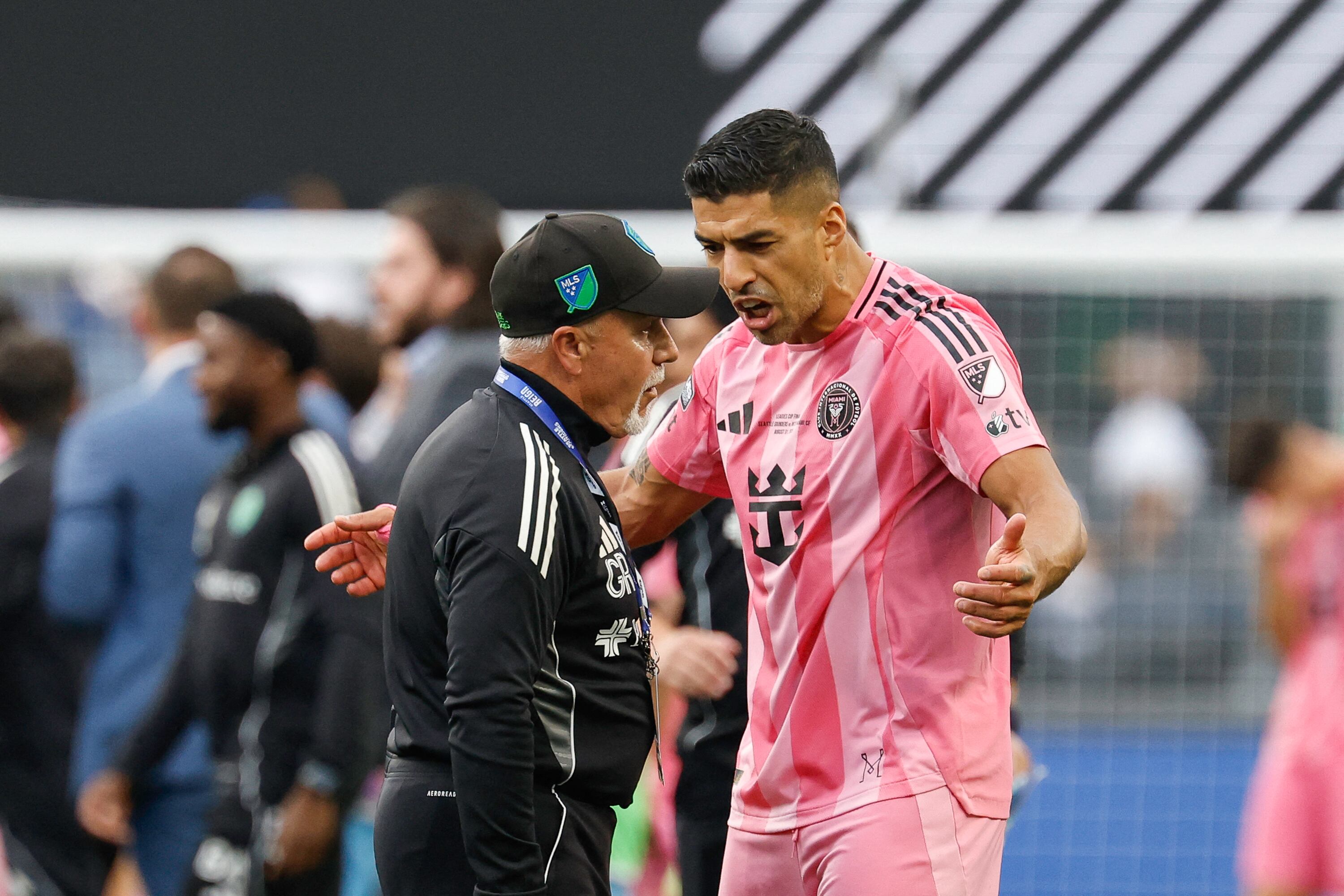 Luis Suárez perdió la cabeza, una vez más. Y recibió un castigo.