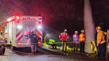 Cruz Roja descarta tercera persona dentro del vehículo accidentado en la catarata de La Paz