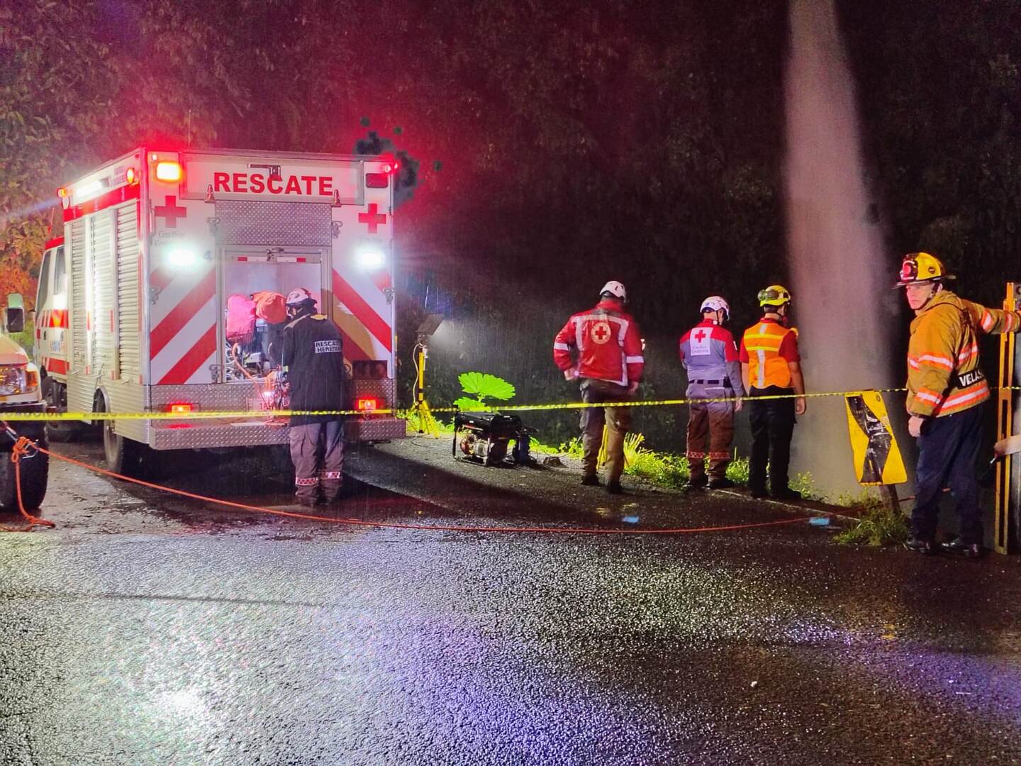La Cruz Roja descartó que una tercera persona estuviera involucrada en el accidente en la catarata de La Paz.