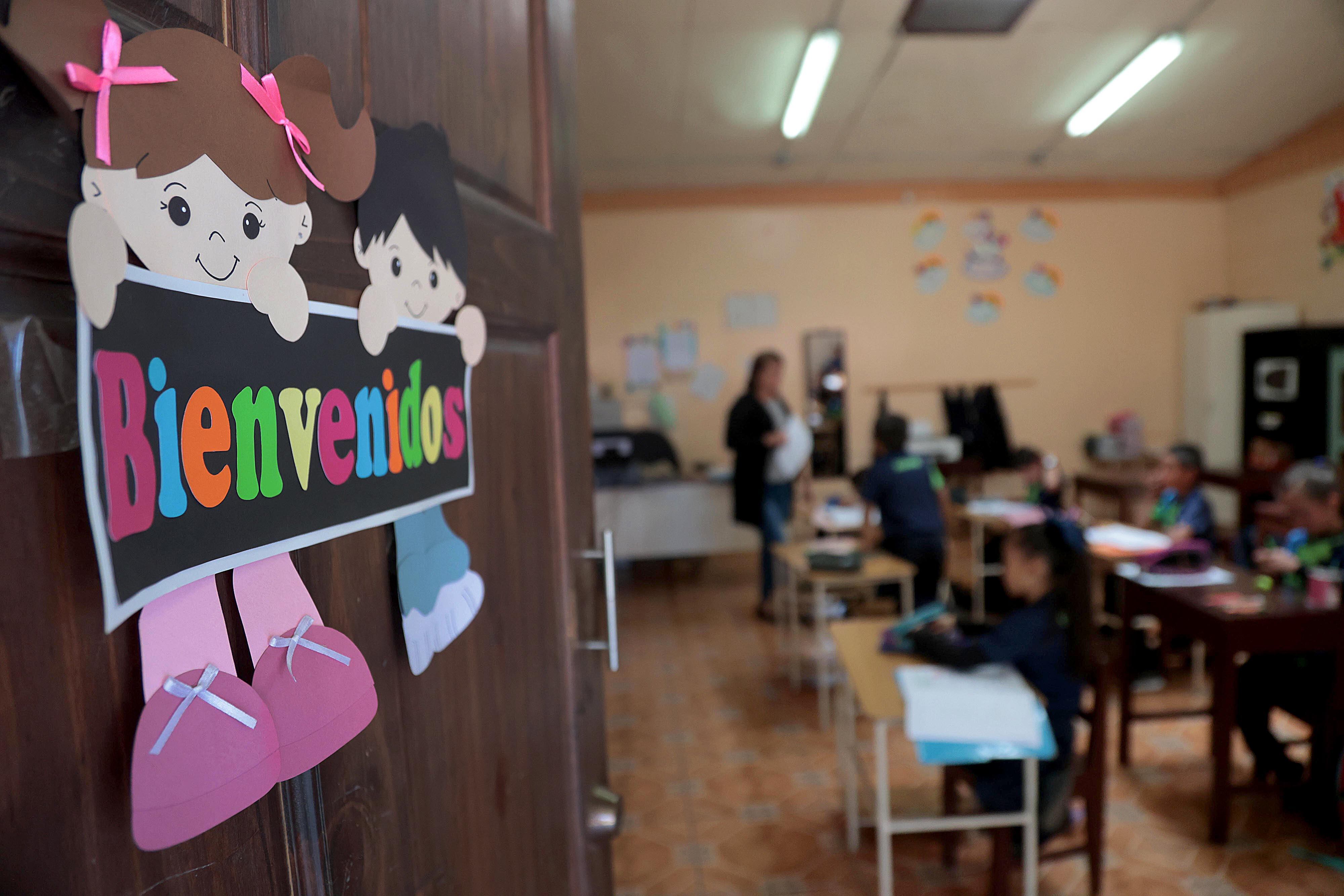 18/04/2024 San Juan de Chicuá. Fotografías conceptuales de maestros y estudiantes escolares en la Escuela Emilio Robert Brouca. Foto: Rafael Pacheco Granados