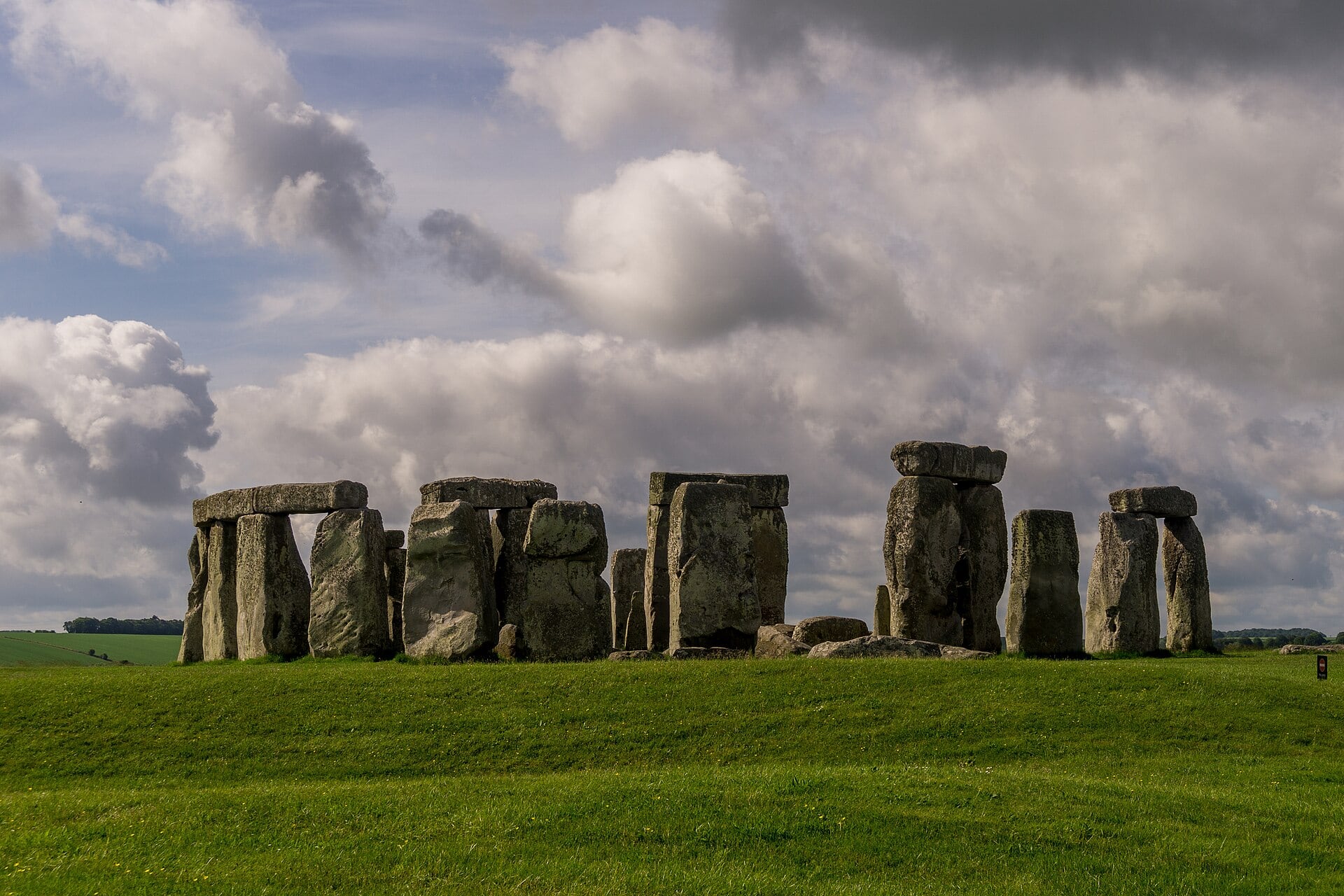Arqueólogos sugieren que la construcción de Stonehenge mezcló rituales, competencia y grandes encuentros entre comunidades neolíticas.