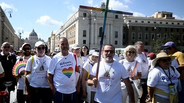 Histórica peregrinación de católicos LGBT+ al Vaticano durante el ‘año santo’: ‘Es una señal importante’, dicen familias