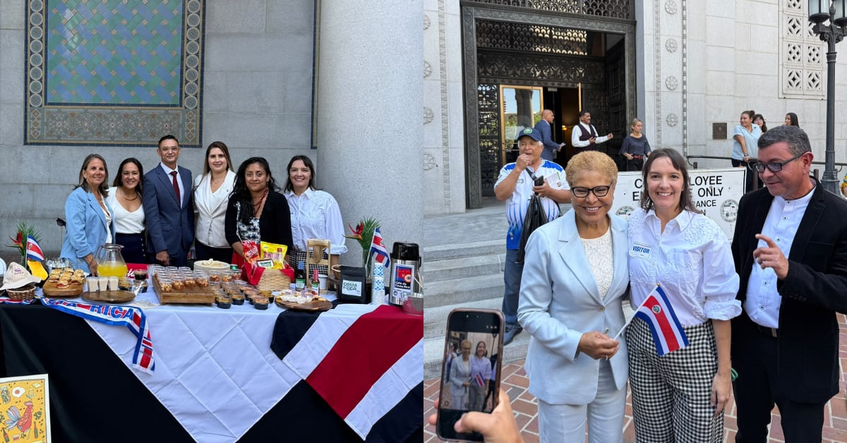 En la mesa costarricense encabezada por el Comiteé tico (izq) hubo diversas comidas típicas e invitados como Karen Bass (con la bandera de Costa Rica), alcaldesa de Los Ángeles.