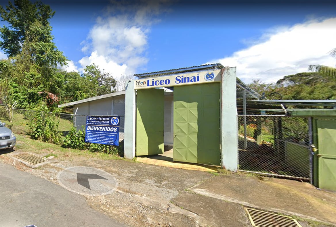 Los estudiantes, docentes y personal docente fueron evacuados del centro educativo tras la amenaza con arma de fuego por parte de un estudiante.