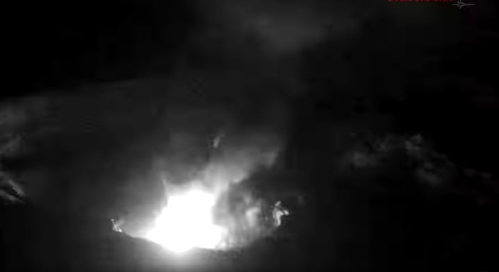 Las cámaras de vigilancia del Ovsicori captaron desde las 11 p. m. del 5 de febrero en adelante la incandescencia que no se observaba hace cinco años. Foto: Ovsicori.