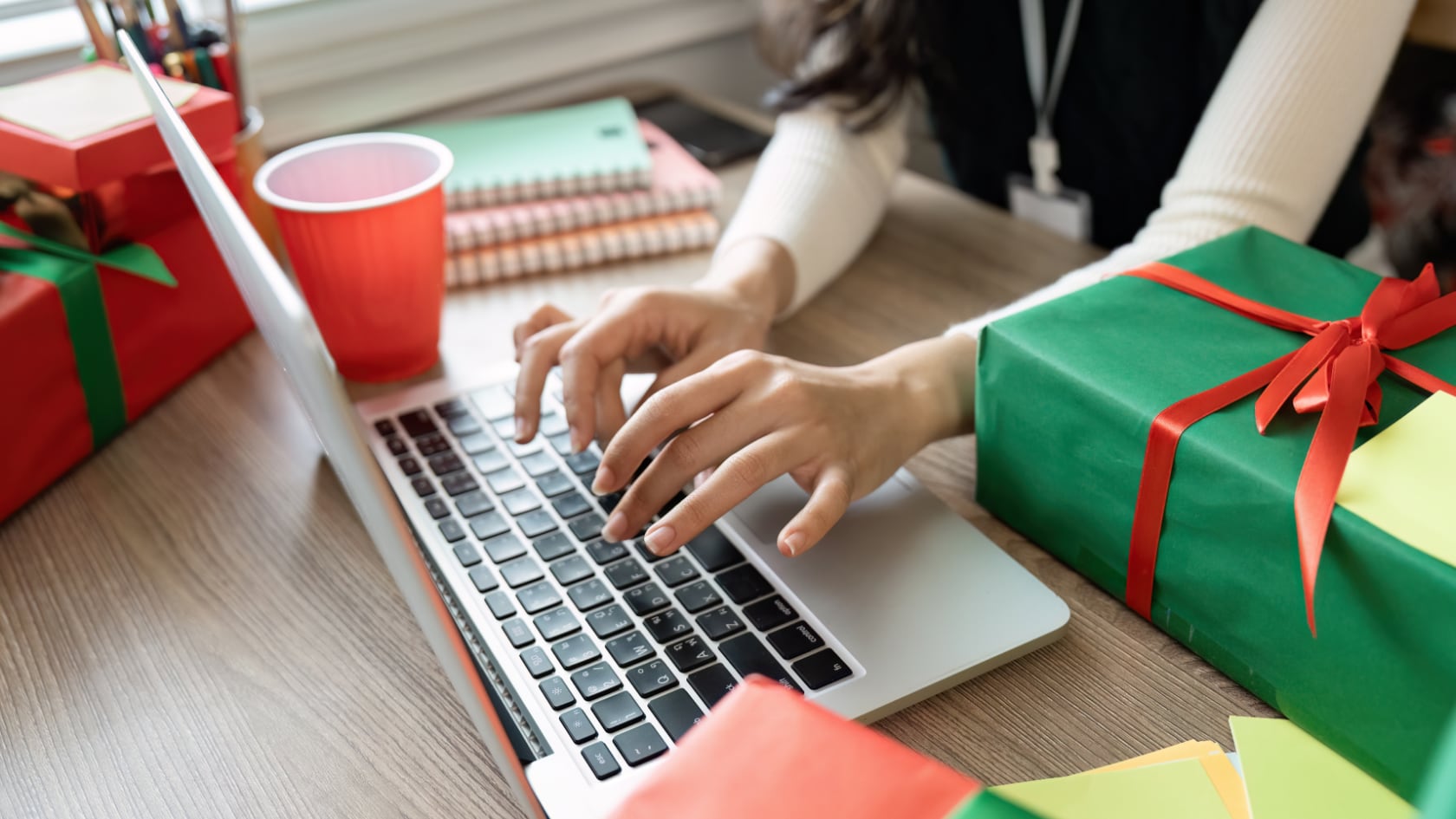 Los patronos pueden autorizar salidas anticipadas el 24 y 31 de diciembre, pero no pueden imponer rebajos salariales ni compensaciones sin acuerdo voluntario.