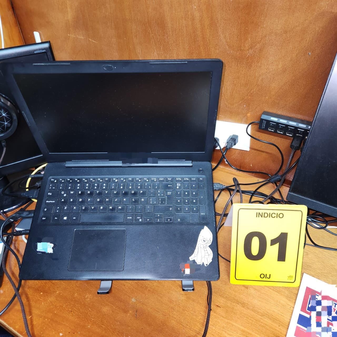 Esta computadora decomisada tras lo allanamientos del caso Nexus, era usada para crear páginas falsas de bancos y cometer estafas.