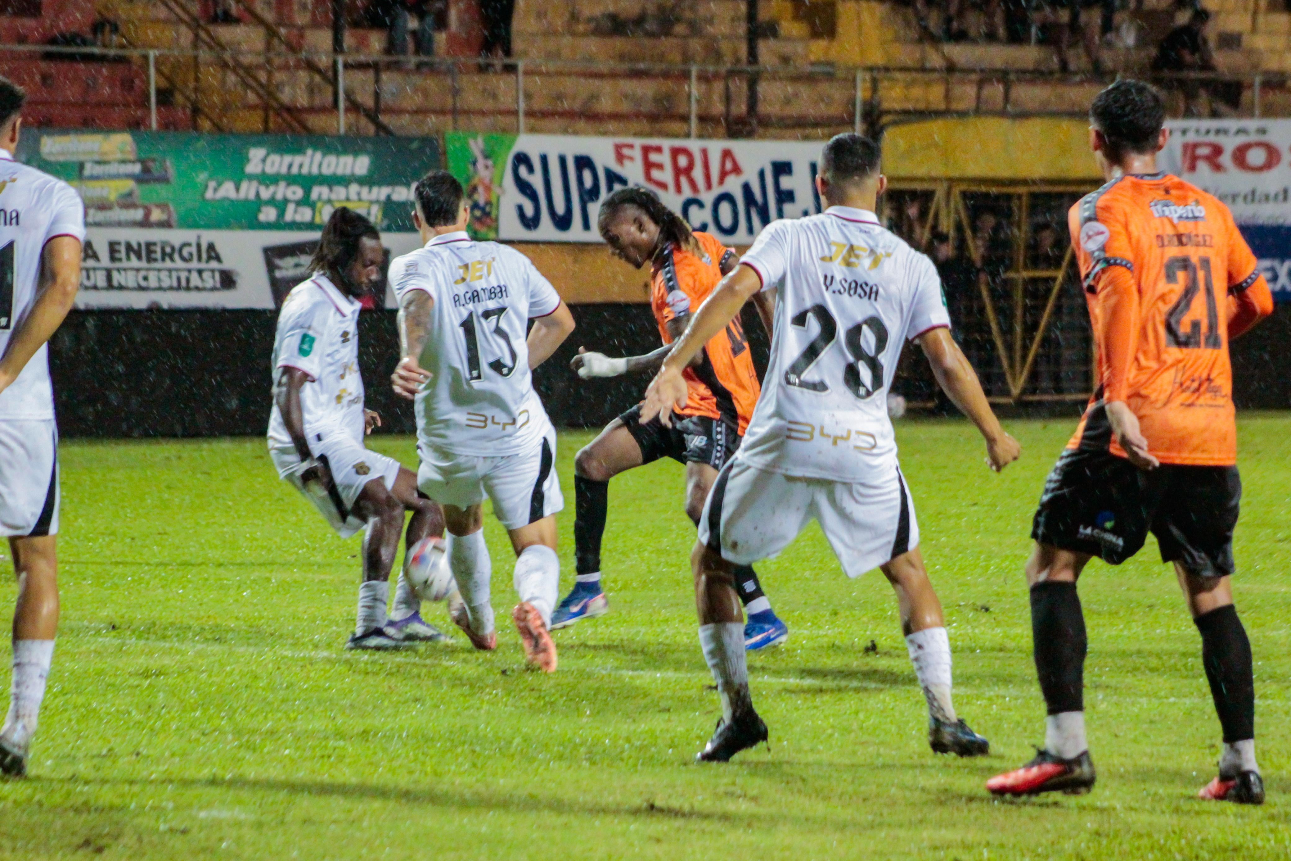 Roan Wilson jugó sin problema con una fractura en el rostro; mientras que Alexis Gamboa regresó tras la lesión.