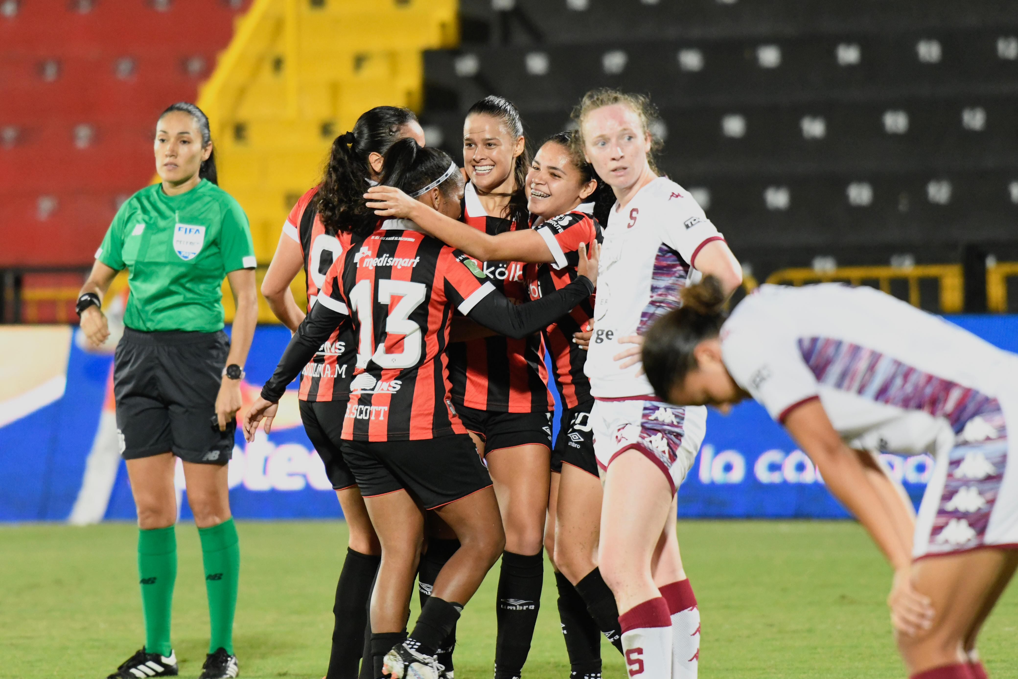 Liga Deportiva Alajuelense le propinó una goleada a Saprissa FF en el Estadio Alejandro Morera Soto.