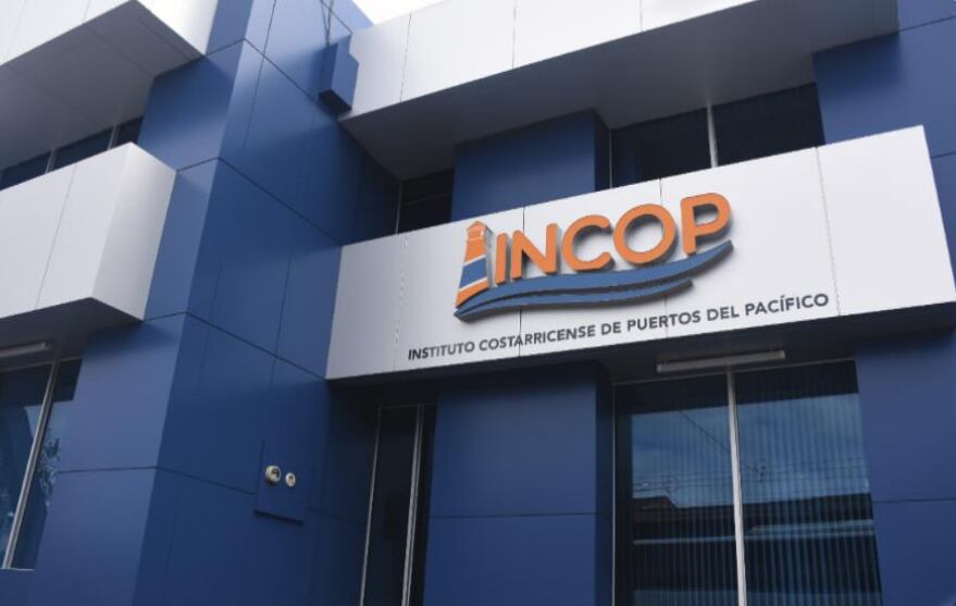 Fotografía del frente del edificio del Incop.