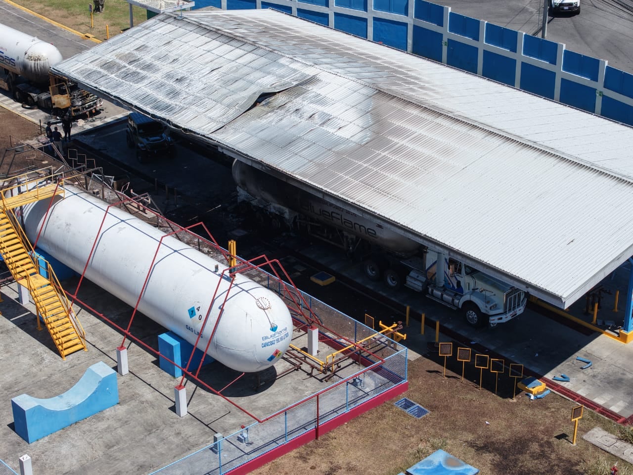 El incendio en la planta Blue Flame dejó cuantiosos daños materiales y, afortunadamente, ninguna víctima mortal