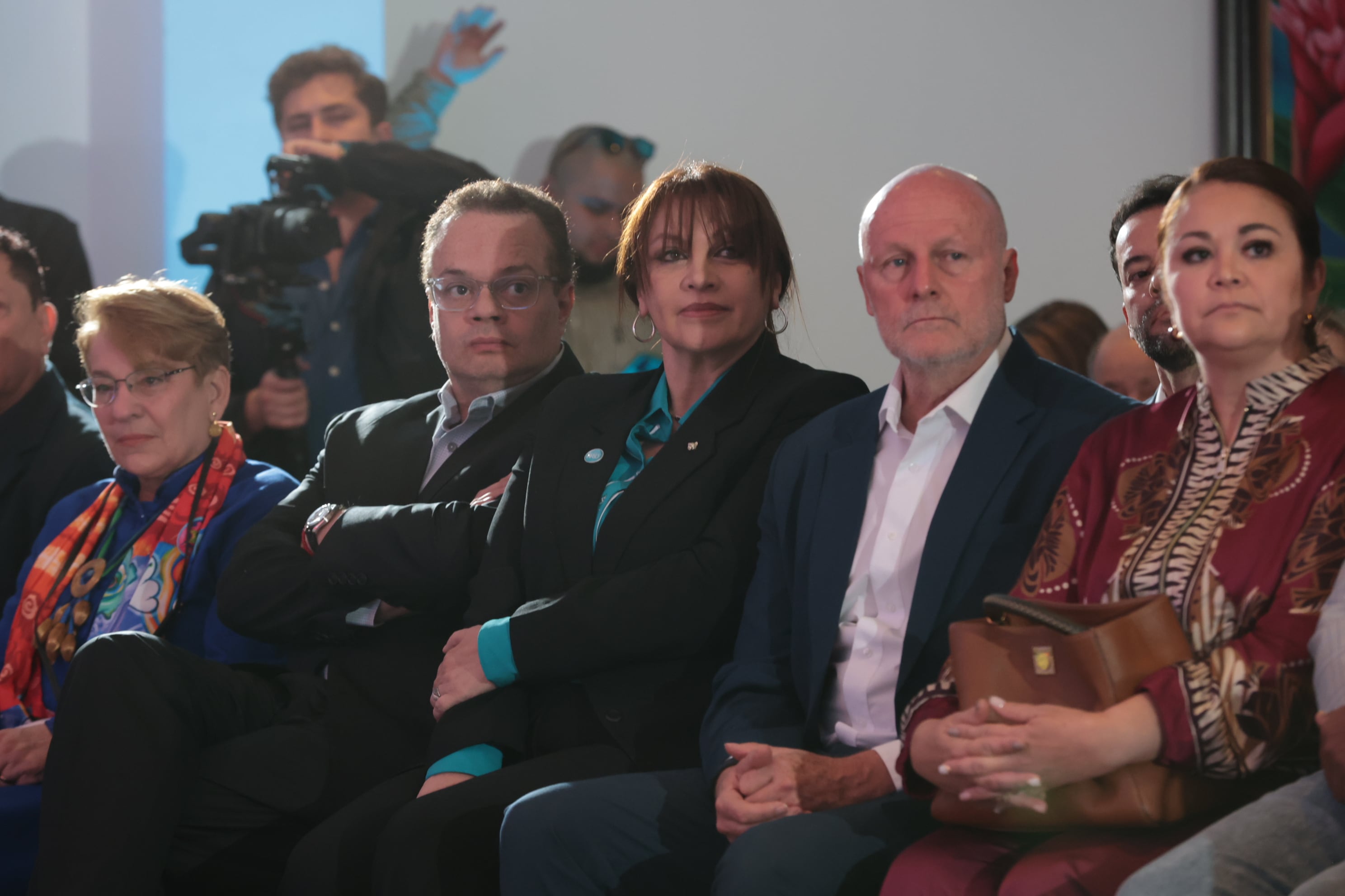 02/02/2026/ La presidente electa Laura Fernández brinda su primera conferencia de prensa junto a su esquivo de gobierno el vicepresidente electo Francisco Gamboa y el 2do vicepresidente electo Douglas Soto en el Holiday Inn AUROLA / Foto John Durán