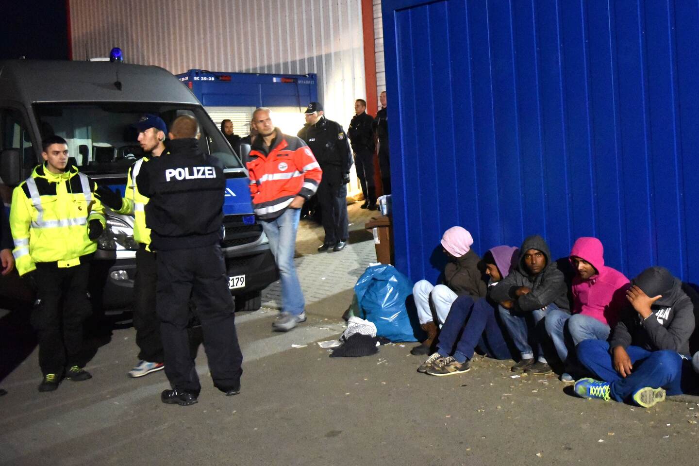 La policía en un centro de migrantes en Kassel