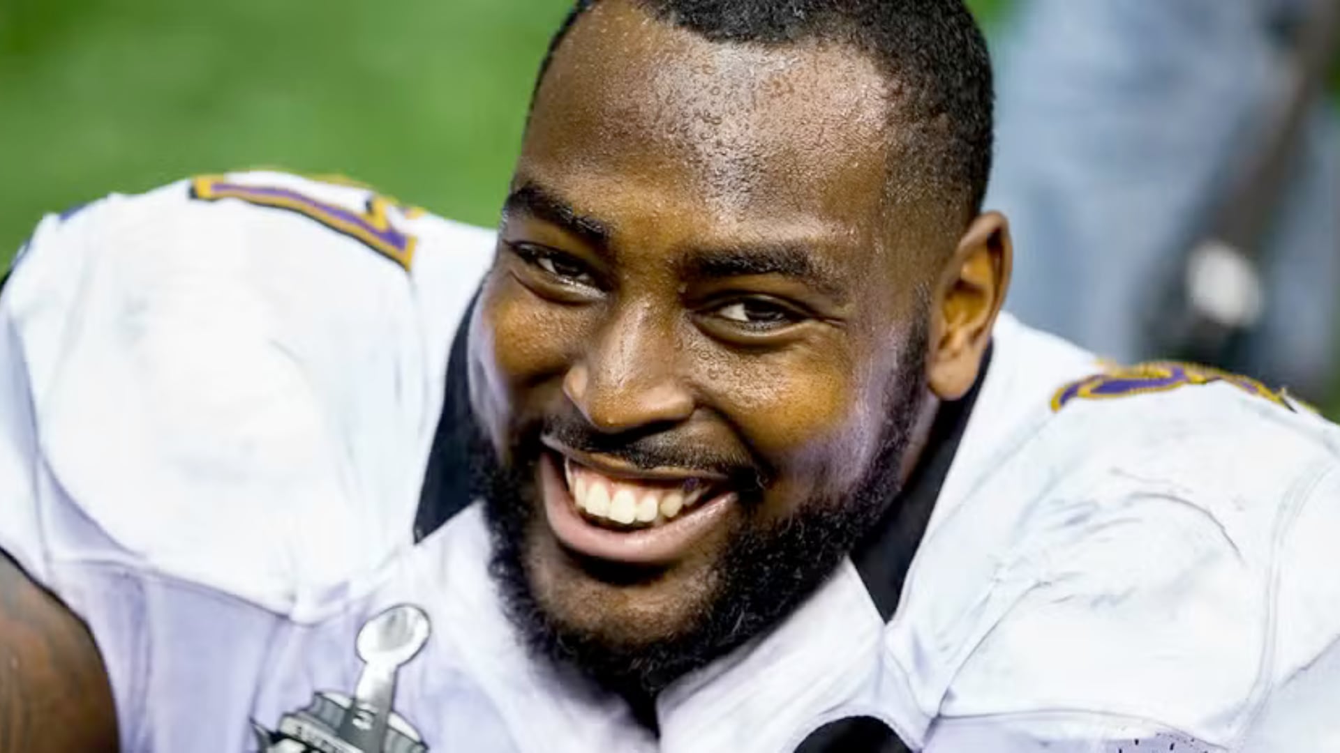 Arthur Jones, exjugador de los Baltimore Ravens y campeón del Super Bowl, murió repentinamente a los 39 años.