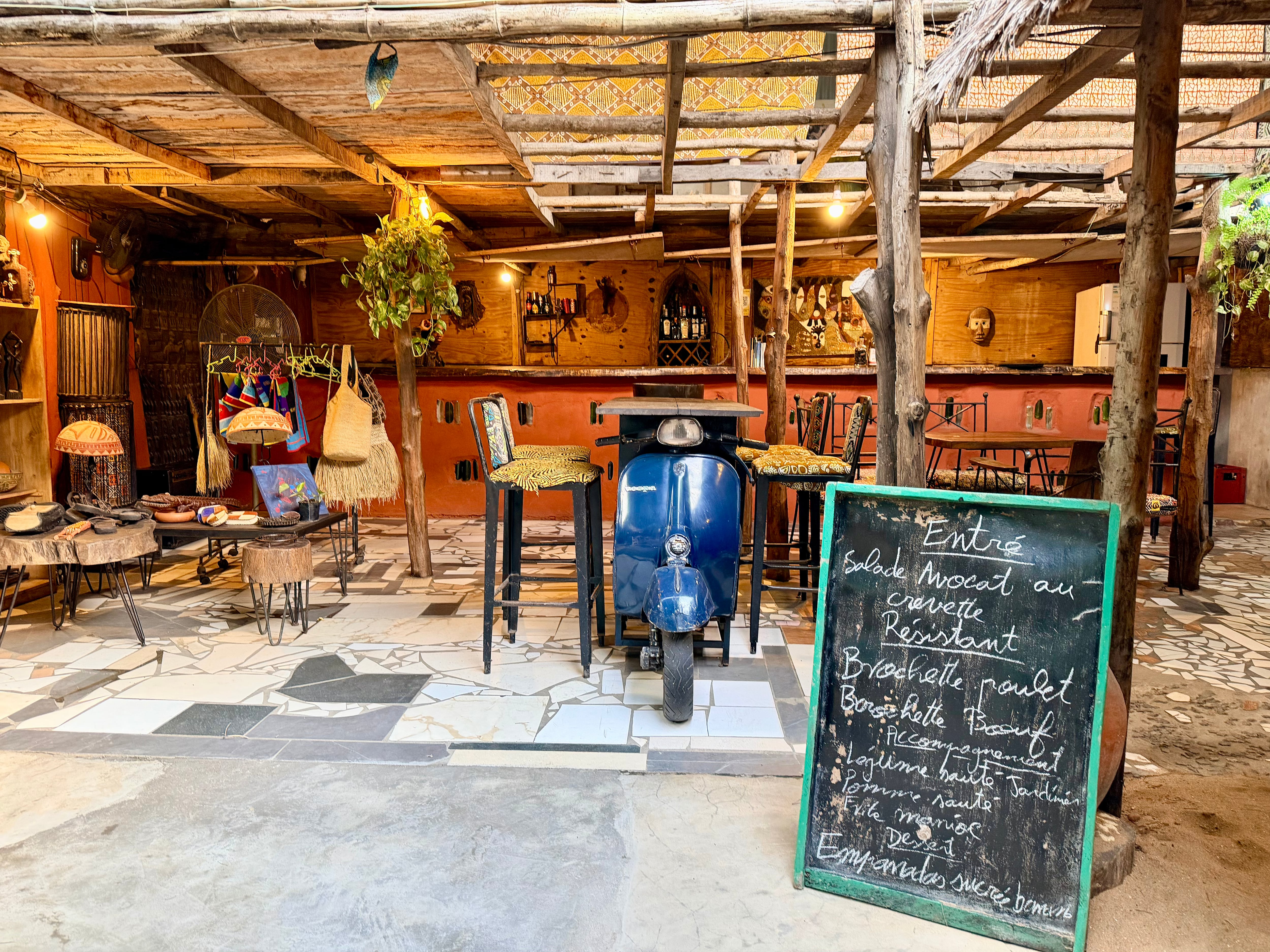 El Pura Vida Café en Benín, África.
