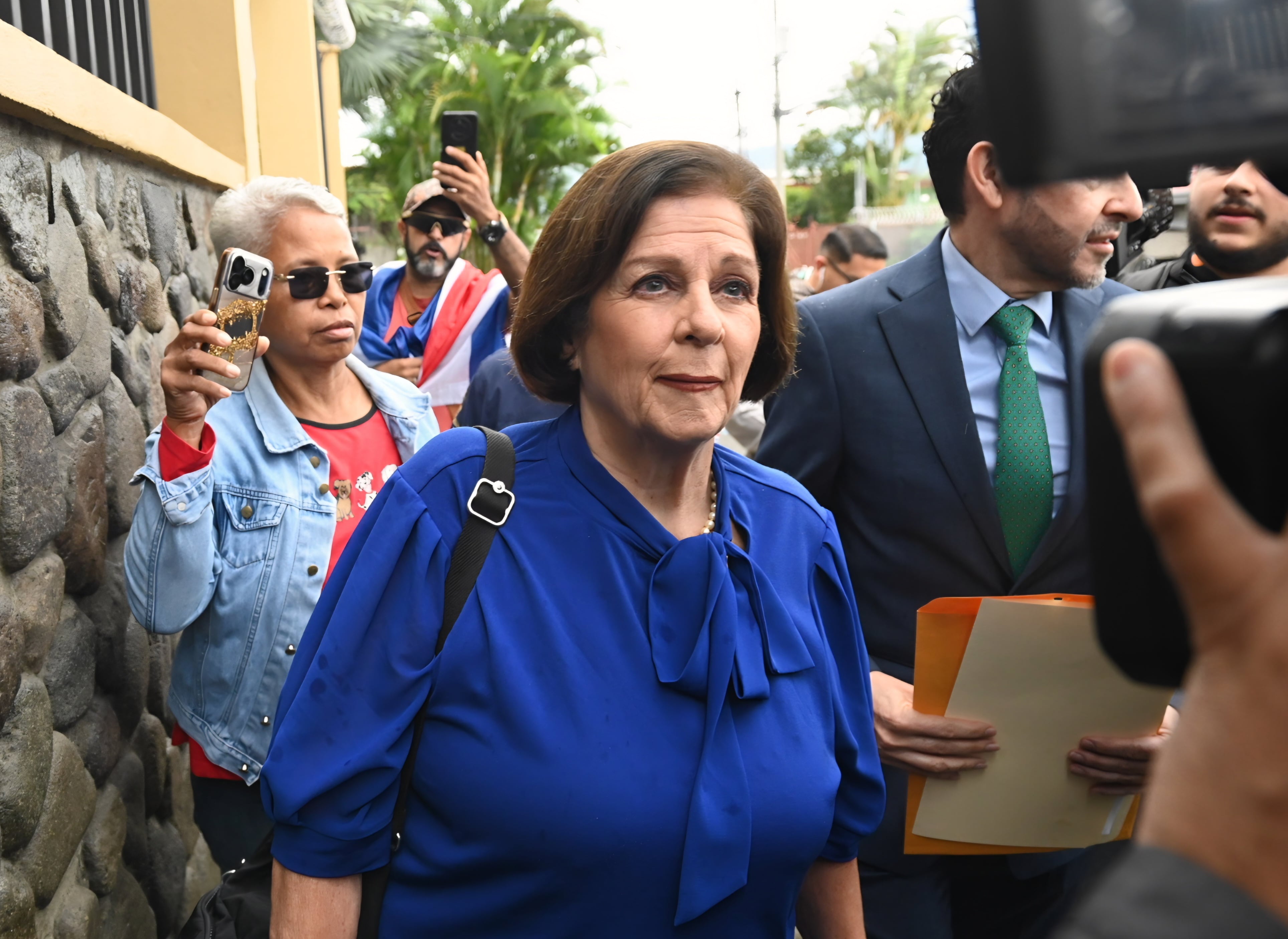 Viernes 04 de setiembre 2026. Ministerio Público. 07:30 hrs. La exdiputada de la Asamblea Legislativa y presidenta de la fraccion oficialista, Pilar Cisneros es indagada por la Fiscalia General en relación a presunto financiamiento irregular en el 2022. En la foto: llegada de Pilar Cisneros a la Fiscalia y declaraciones posteriores. Foto Albert Marin