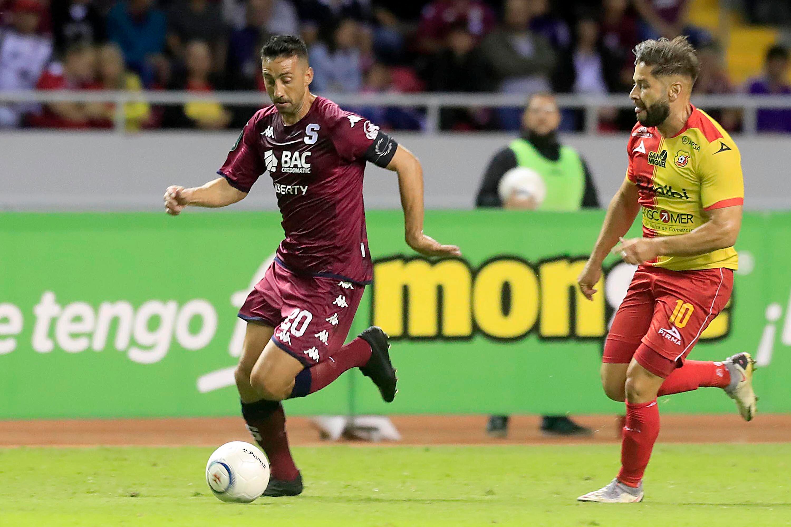 18/07/2023 Estadio Nacional. El Deportivo Saprissa se enfrentó al Club Sport Herediano por la Supercopa. Mariano Torres y Elías Aguilar