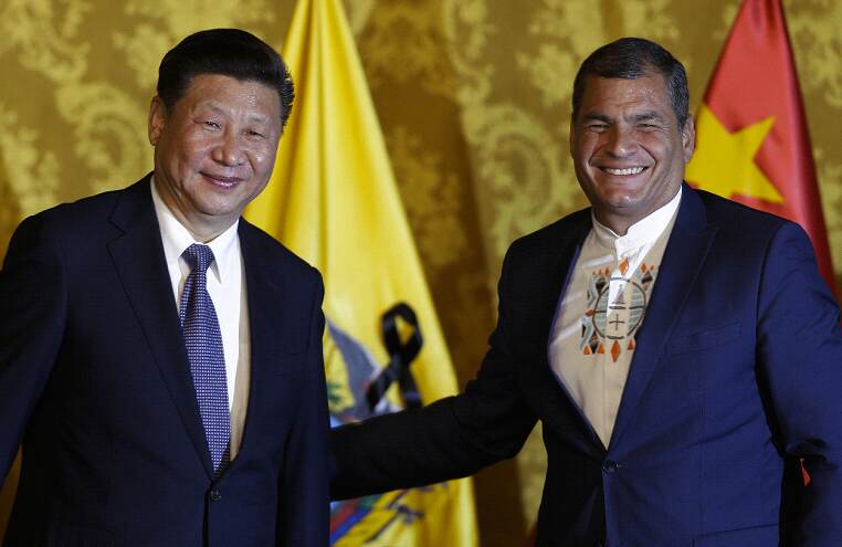 El presidente de China, Xi Jinping, junto a su homólogo del Ecuador, Rafael Correa, este viernes en Quito.